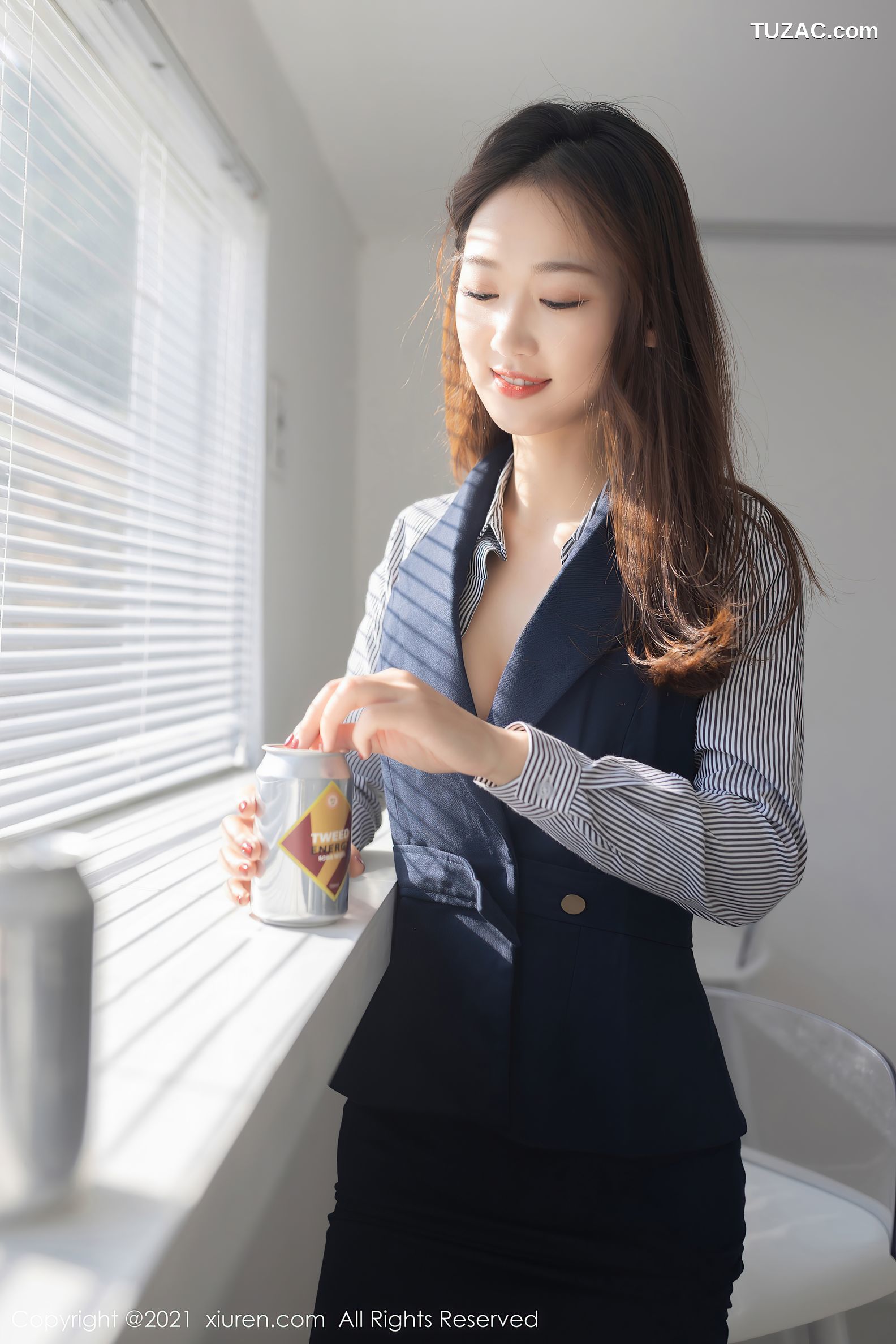 XiuRen秀人网-3241-唐安琪-推销员主题-商店性感红色内衣肉丝-2021.03.24