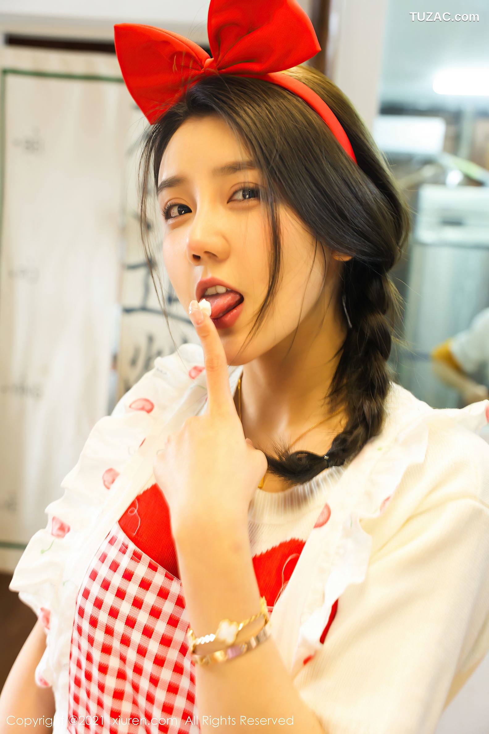 XiuRen秀人网-3243-夏西CiCi-蛋糕室服务员主题真空-2021.03.25