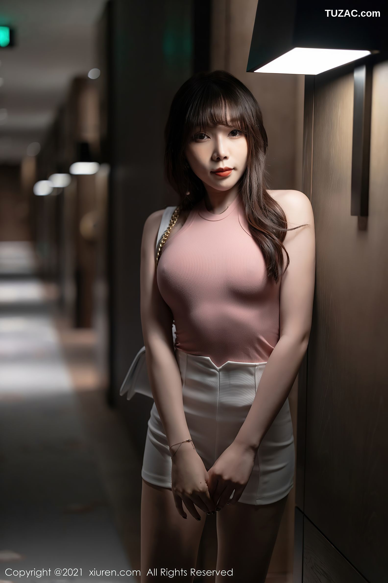 XiuRen秀人网-3245-芝芝Booty-粉色紧身衣肉丝-2021.03.25