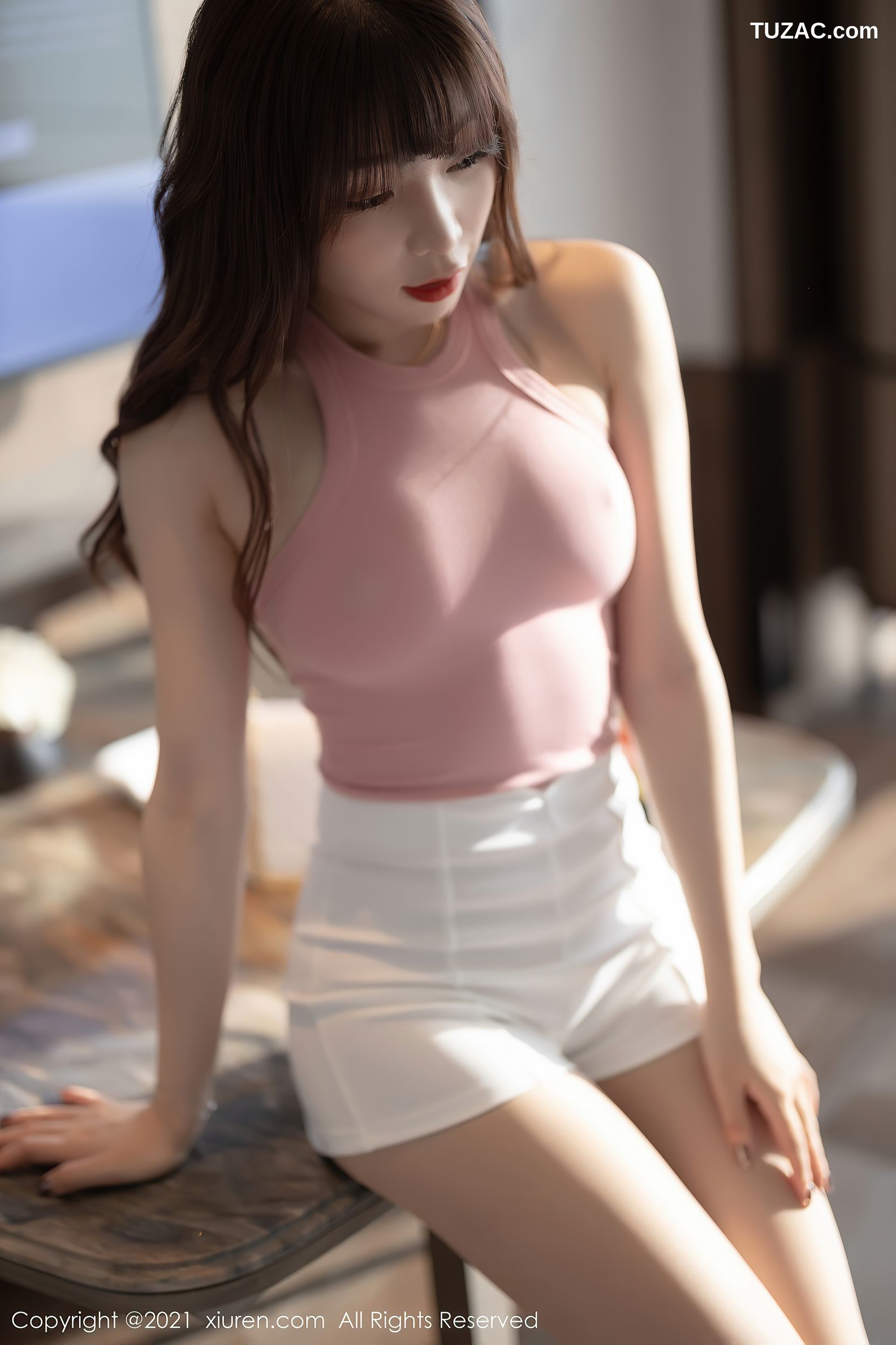 XiuRen秀人网-3245-芝芝Booty-粉色紧身衣肉丝-2021.03.25