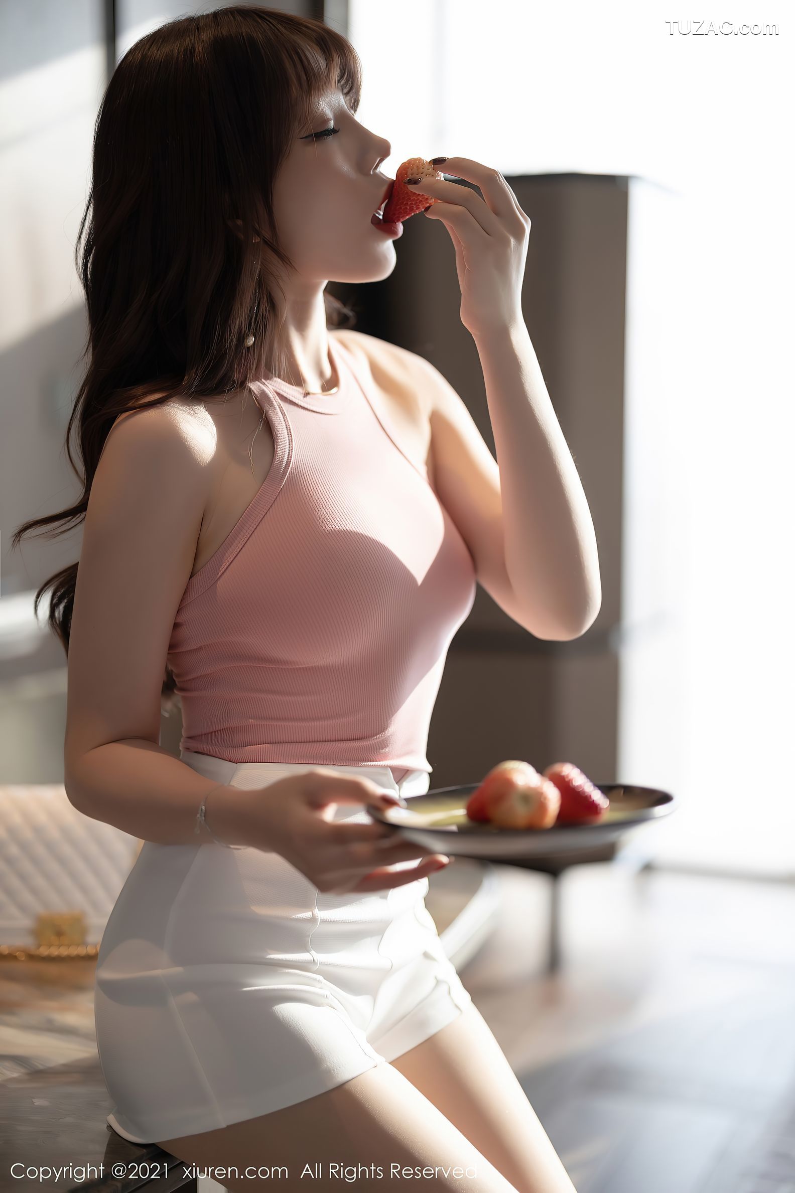 XiuRen秀人网-3245-芝芝Booty-粉色紧身衣肉丝-2021.03.25