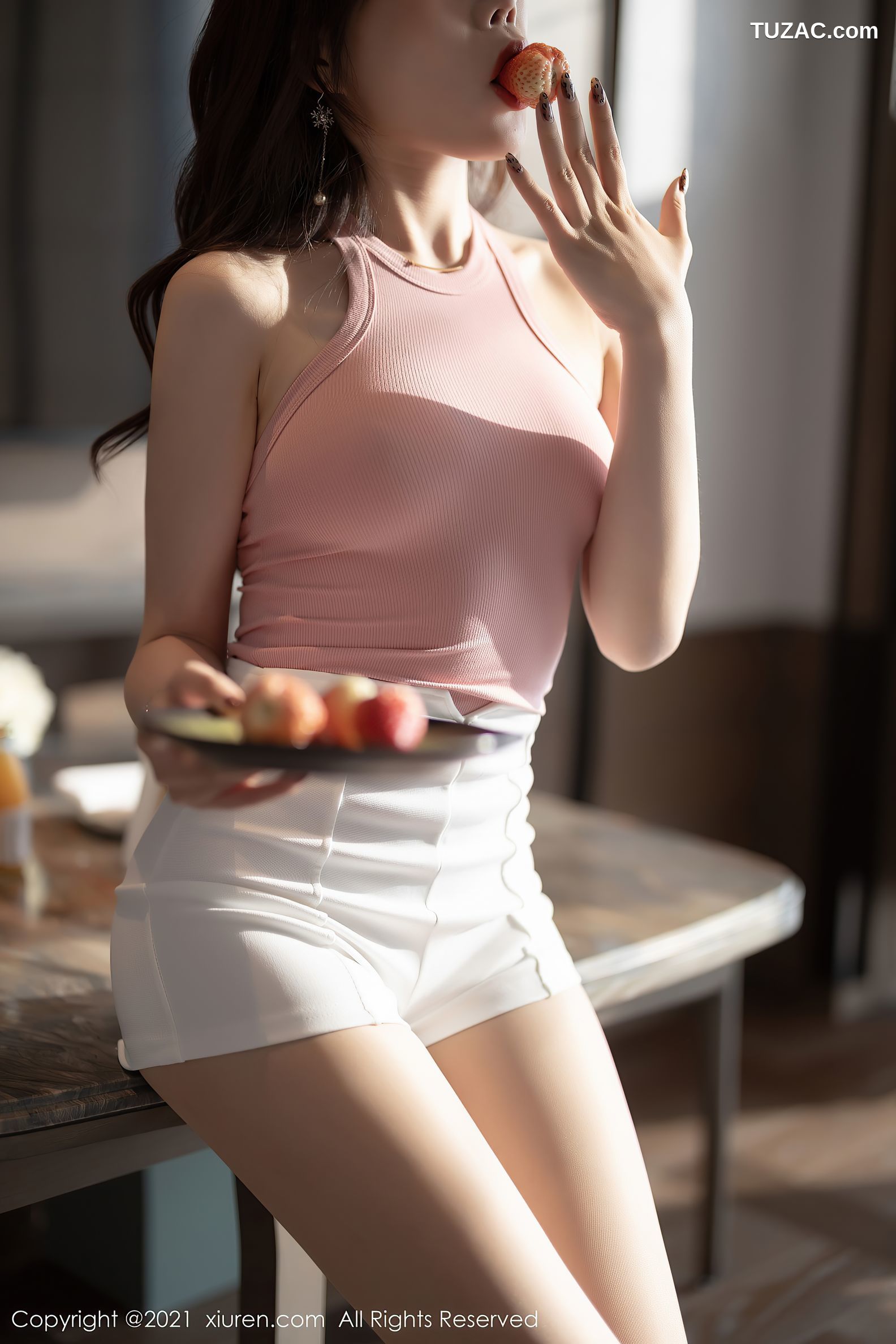 XiuRen秀人网-3245-芝芝Booty-粉色紧身衣肉丝-2021.03.25