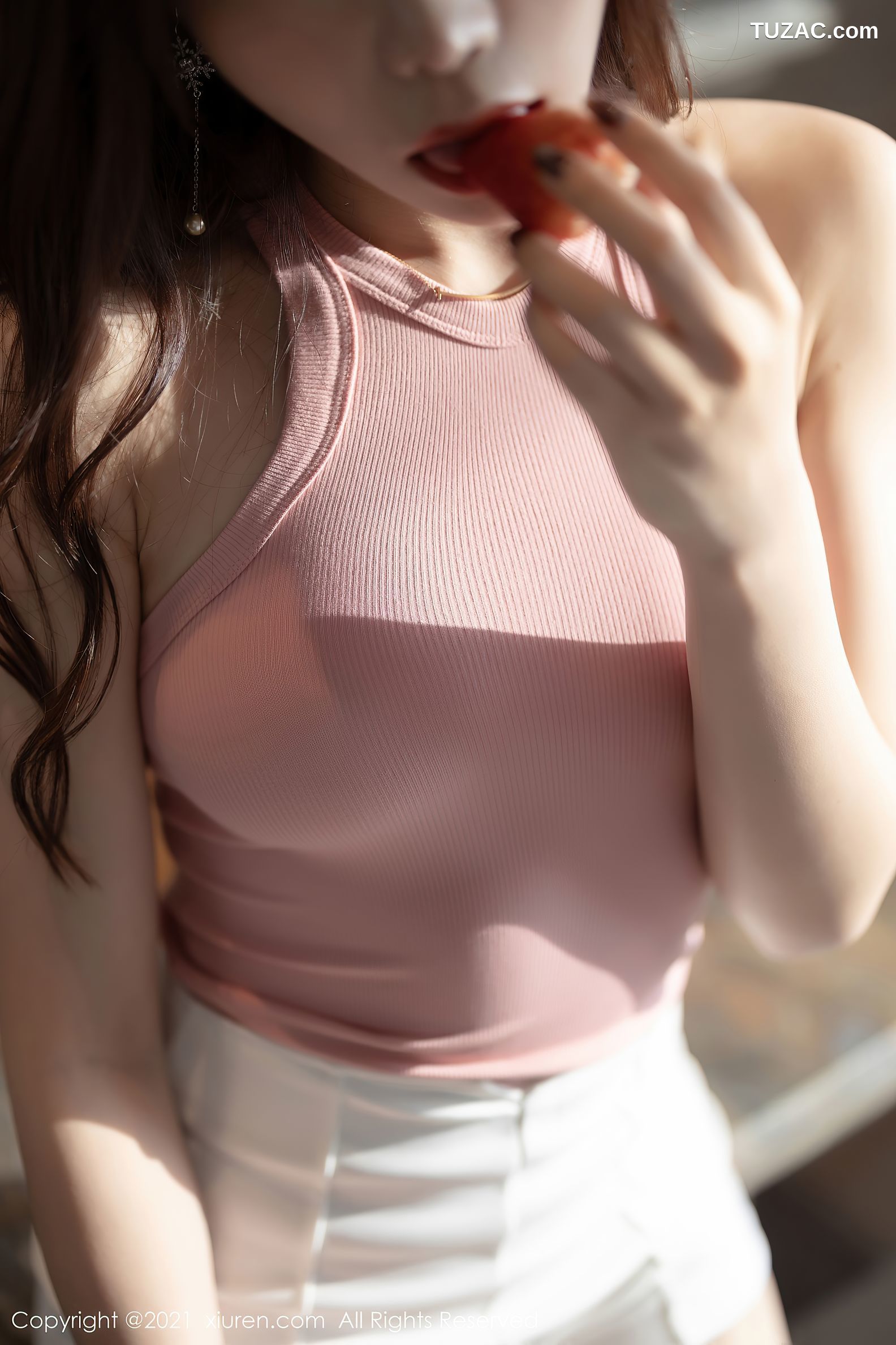 XiuRen秀人网-3245-芝芝Booty-粉色紧身衣肉丝-2021.03.25