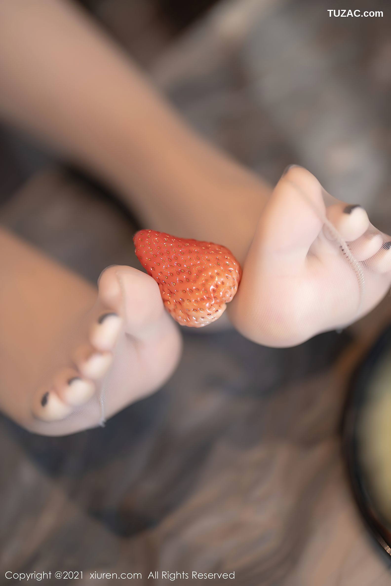 XiuRen秀人网-3245-芝芝Booty-粉色紧身衣肉丝-2021.03.25