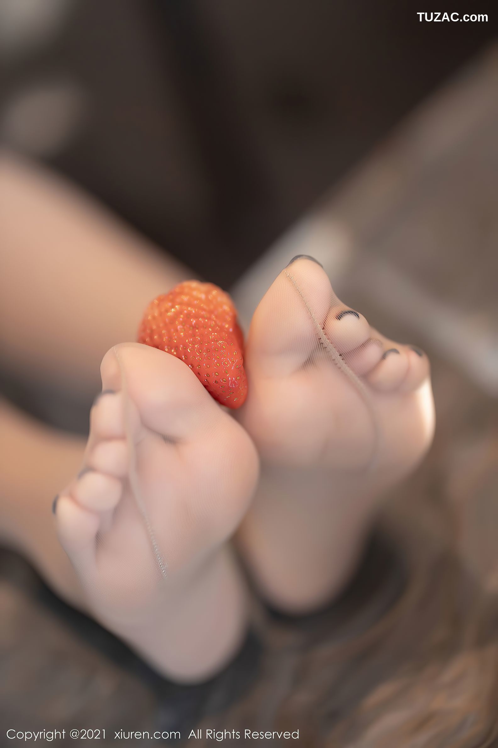 XiuRen秀人网-3245-芝芝Booty-粉色紧身衣肉丝-2021.03.25