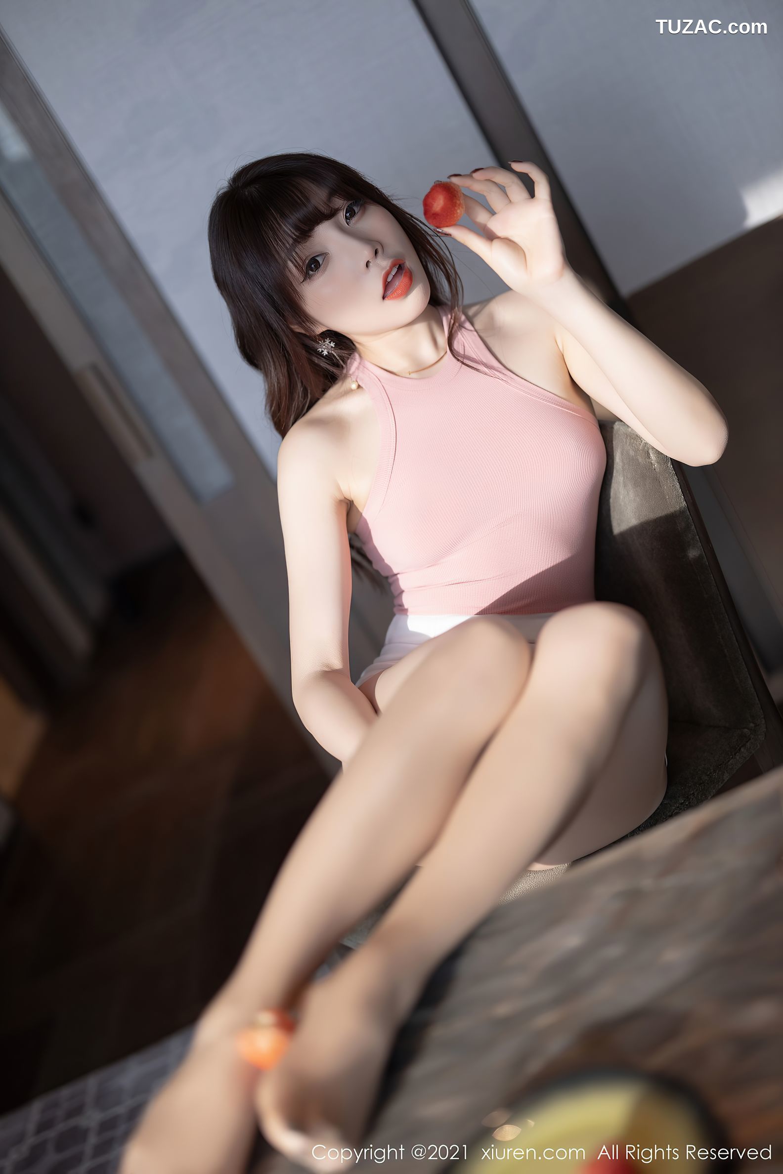 XiuRen秀人网-3245-芝芝Booty-粉色紧身衣肉丝-2021.03.25