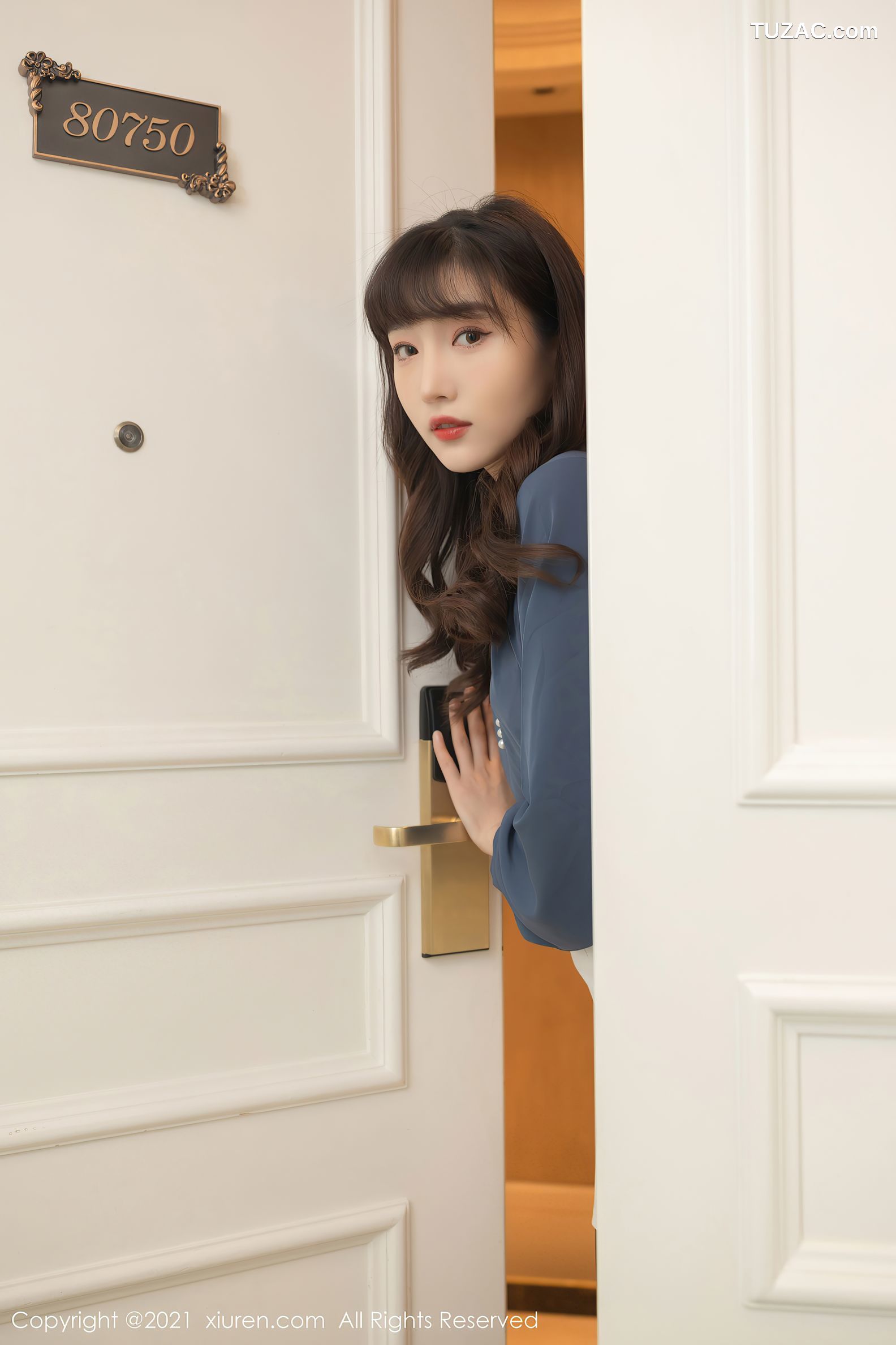 XiuRen秀人网-3246-陆萱萱-职场制服性感内衣超薄黑丝-2021.03.25