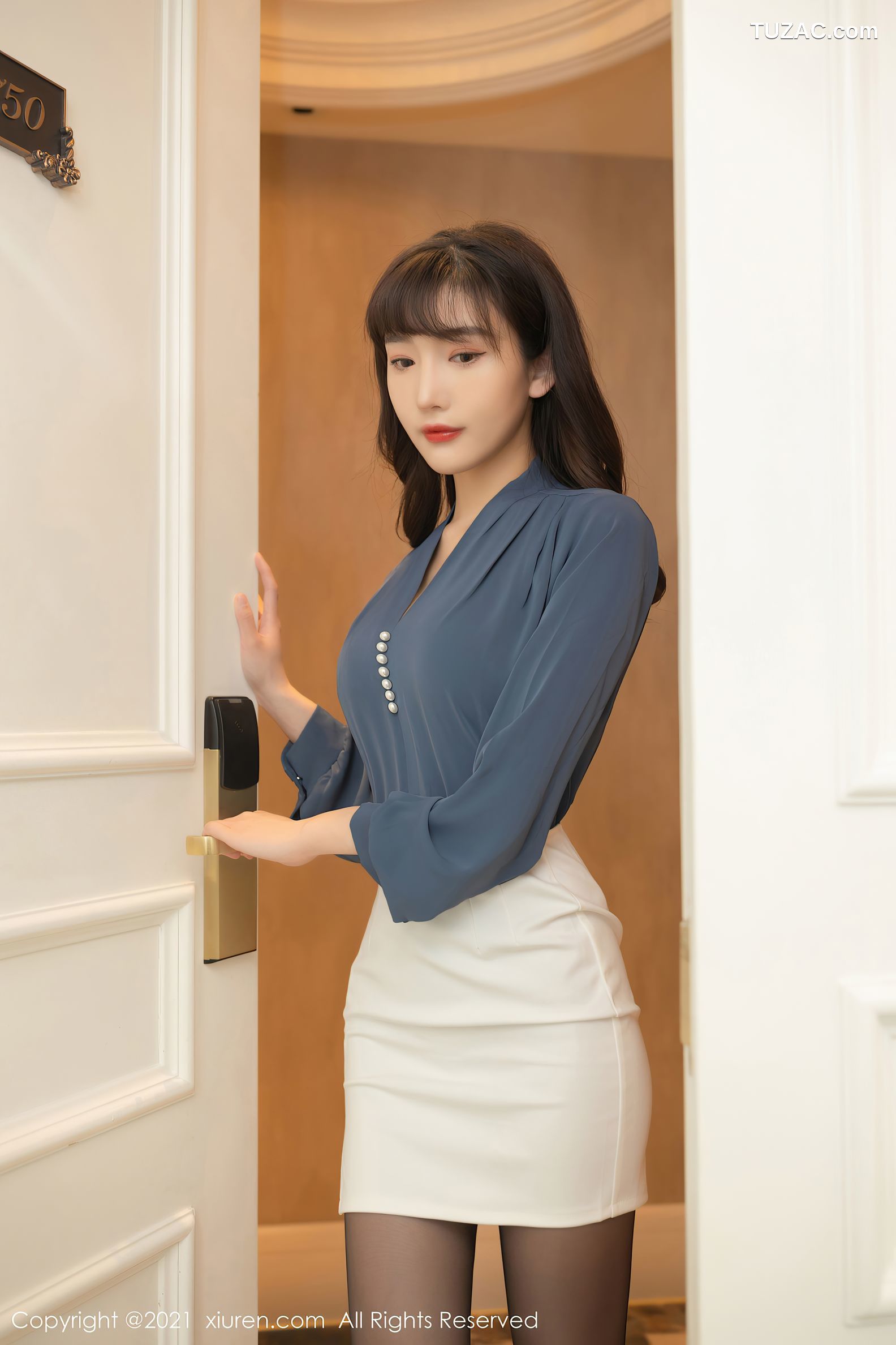 XiuRen秀人网-3246-陆萱萱-职场制服性感内衣超薄黑丝-2021.03.25