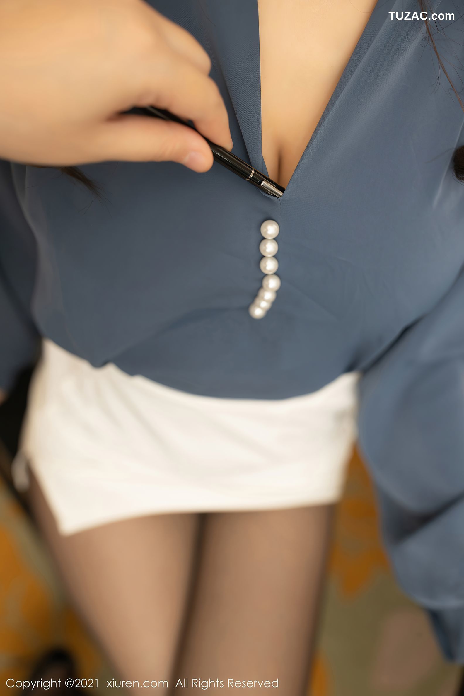 XiuRen秀人网-3246-陆萱萱-职场制服性感内衣超薄黑丝-2021.03.25