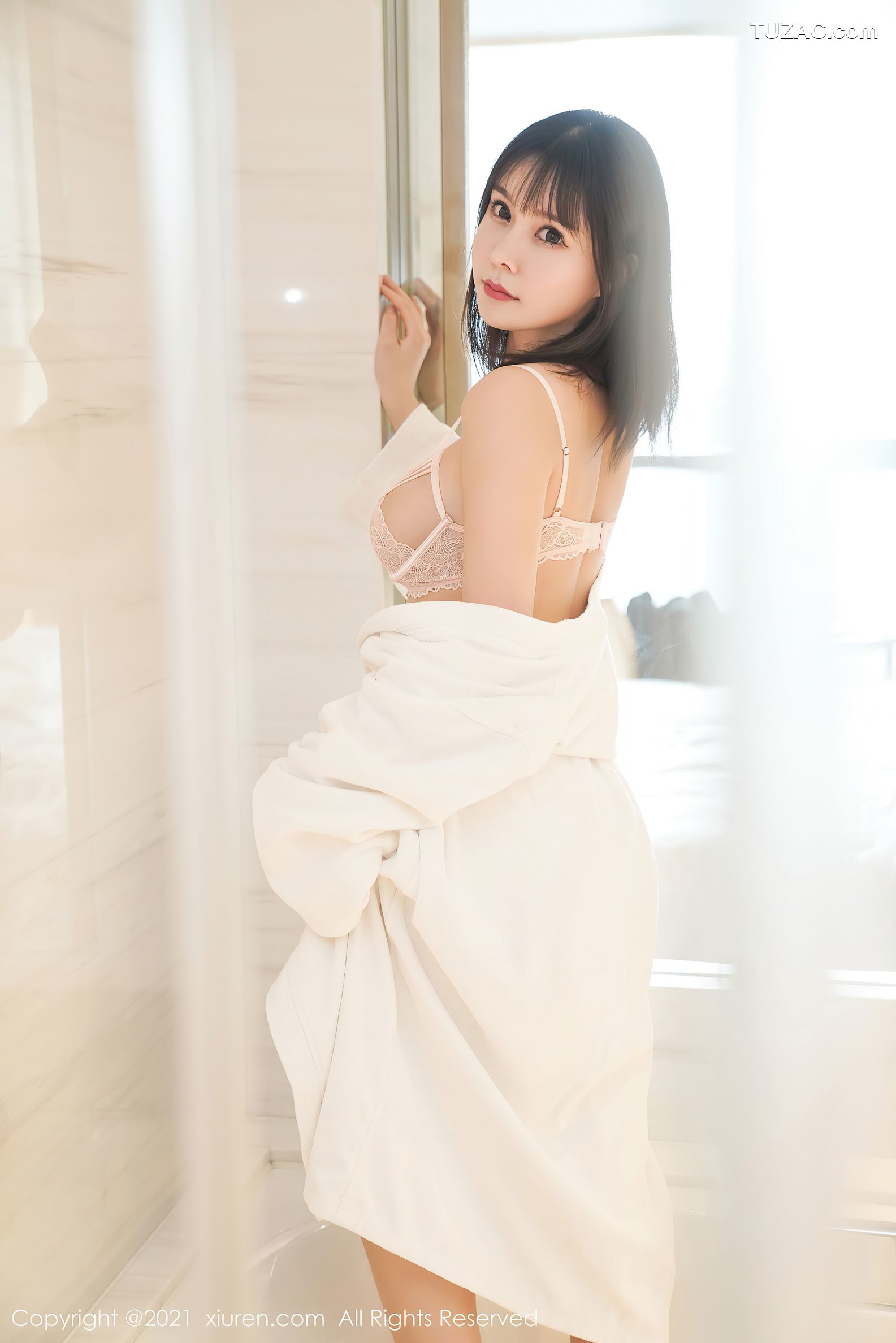 XiuRen秀人网-3250-晓鱼酱-床上轻透浅色镂空内衣-2021.03.29