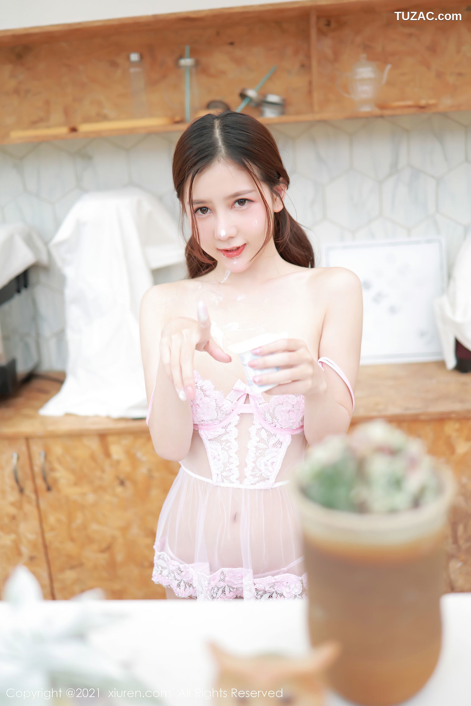 XiuRen秀人网-3251-尹甜甜-居家女友主题-轻透镂空粉色内衣-2021.03.29