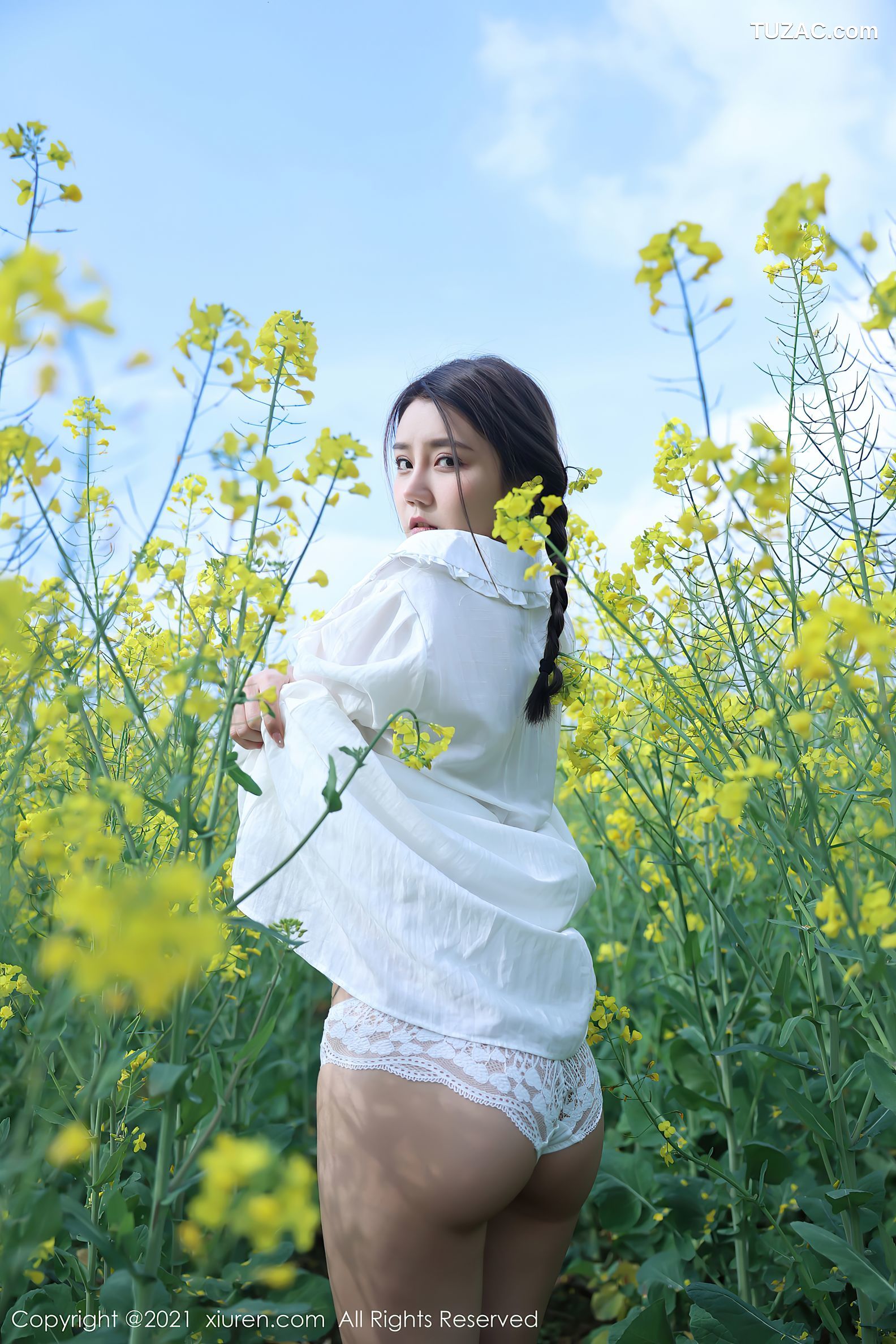 XiuRen秀人网-3276-夏西CiCi-花丛外拍主题-洁白短裙蕾丝内裤-2021.04.07