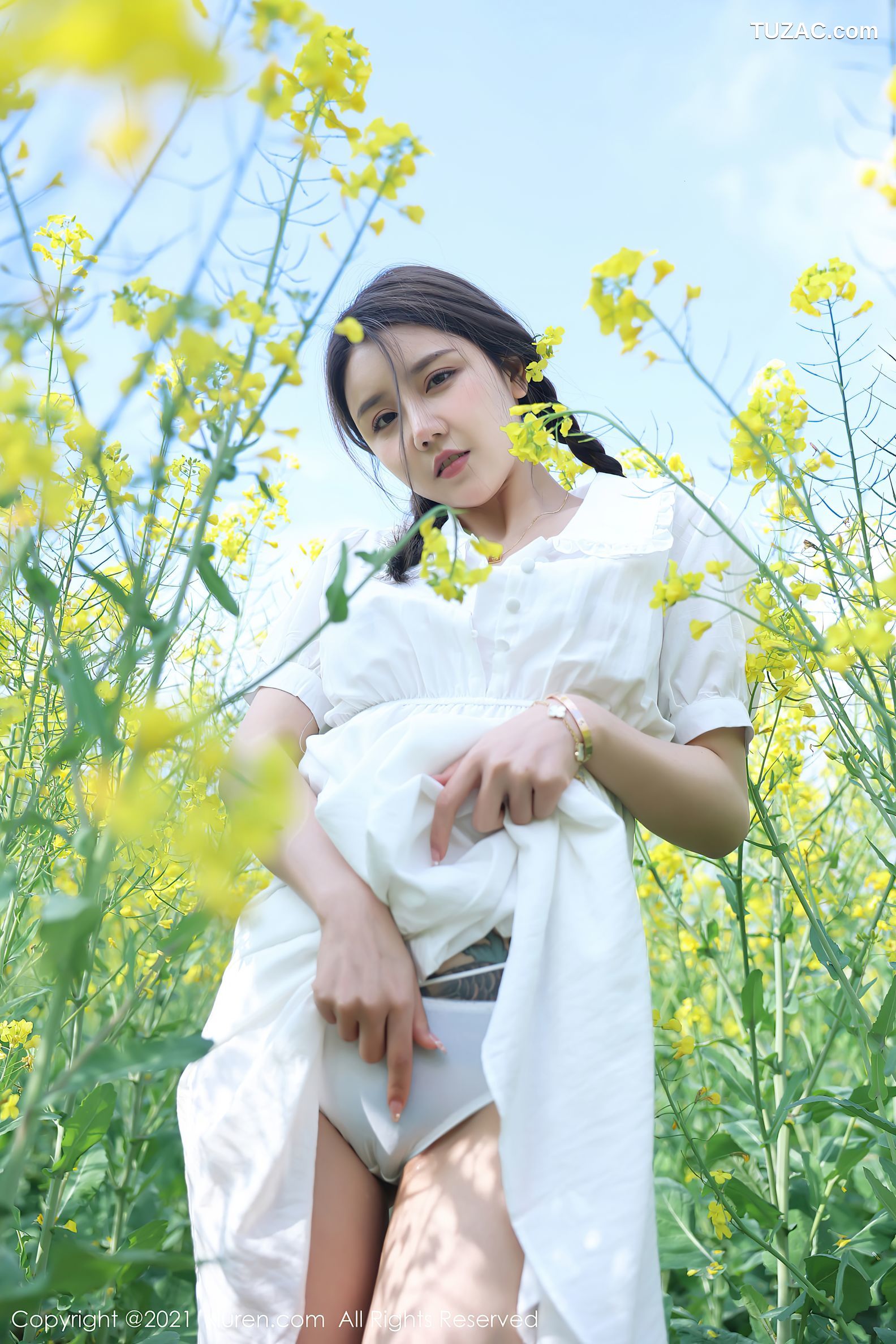 XiuRen秀人网-3276-夏西CiCi-花丛外拍主题-洁白短裙蕾丝内裤-2021.04.07