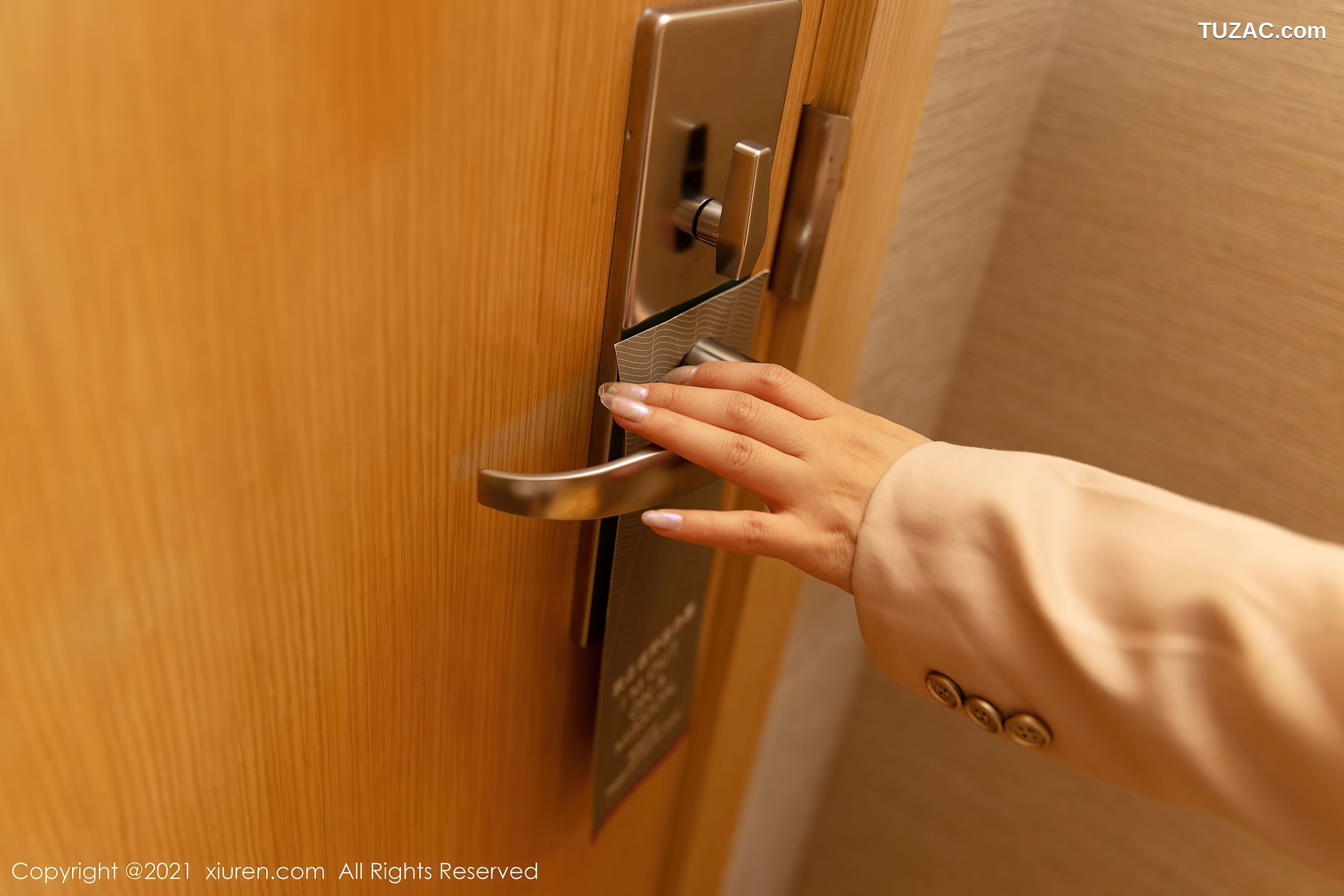 XiuRen秀人网-3282-允爾-三亚旅拍-别墅派对剧情主题豪乳翘臀-2021.04.08