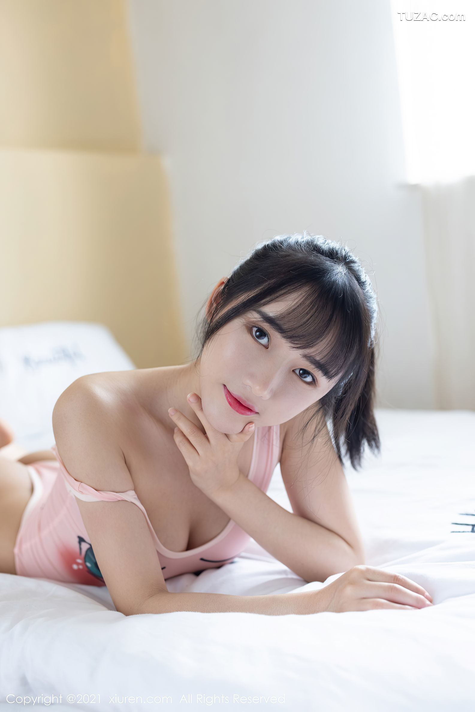 XiuRen秀人网-3290-唐心-运动内衣白丝袜-性感粉色死库水-2021.04.12