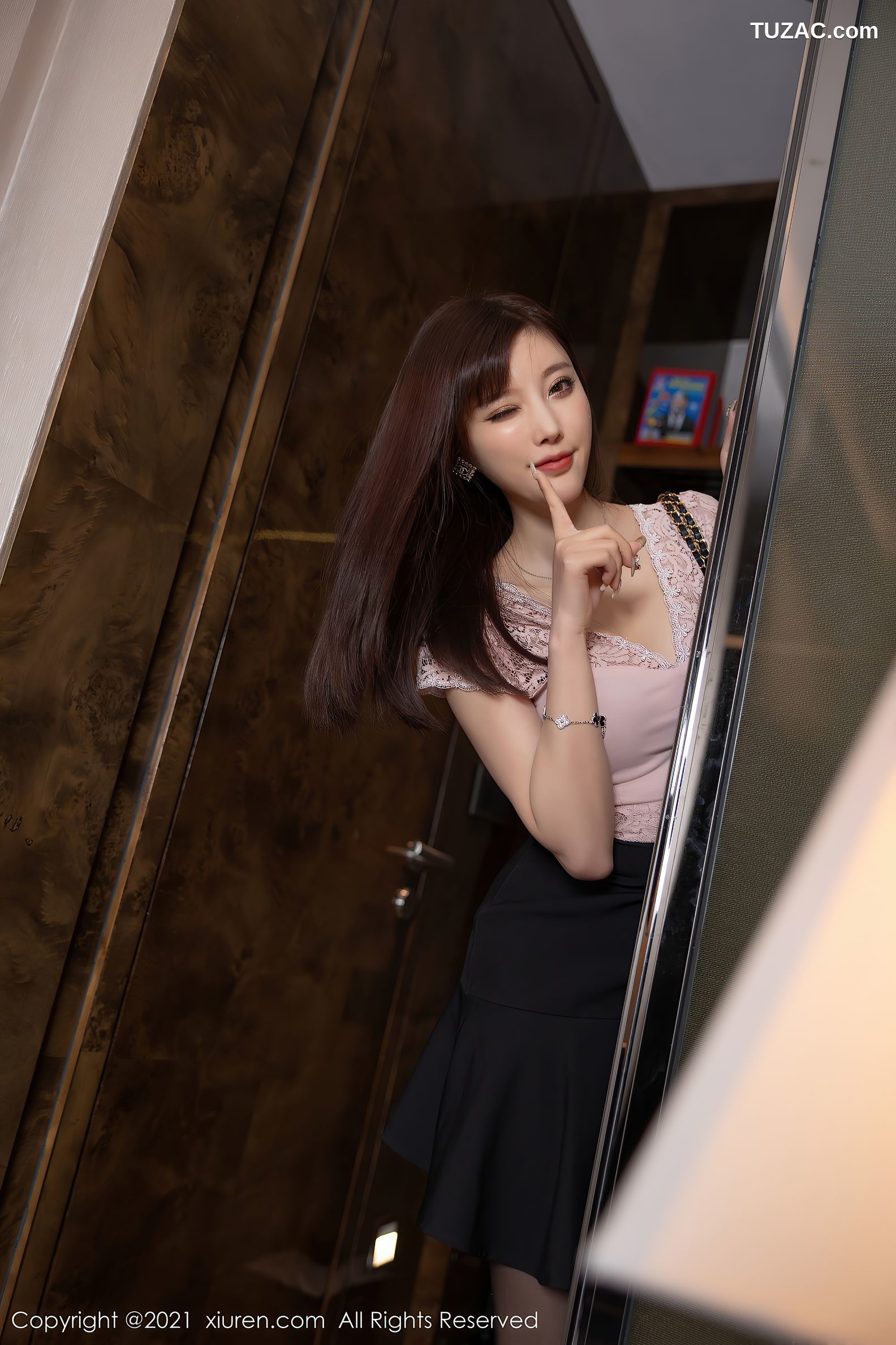 XiuRen秀人网-3299-杨晨晨sugar-黑色内衣黑丝魅惑-2021.04.13