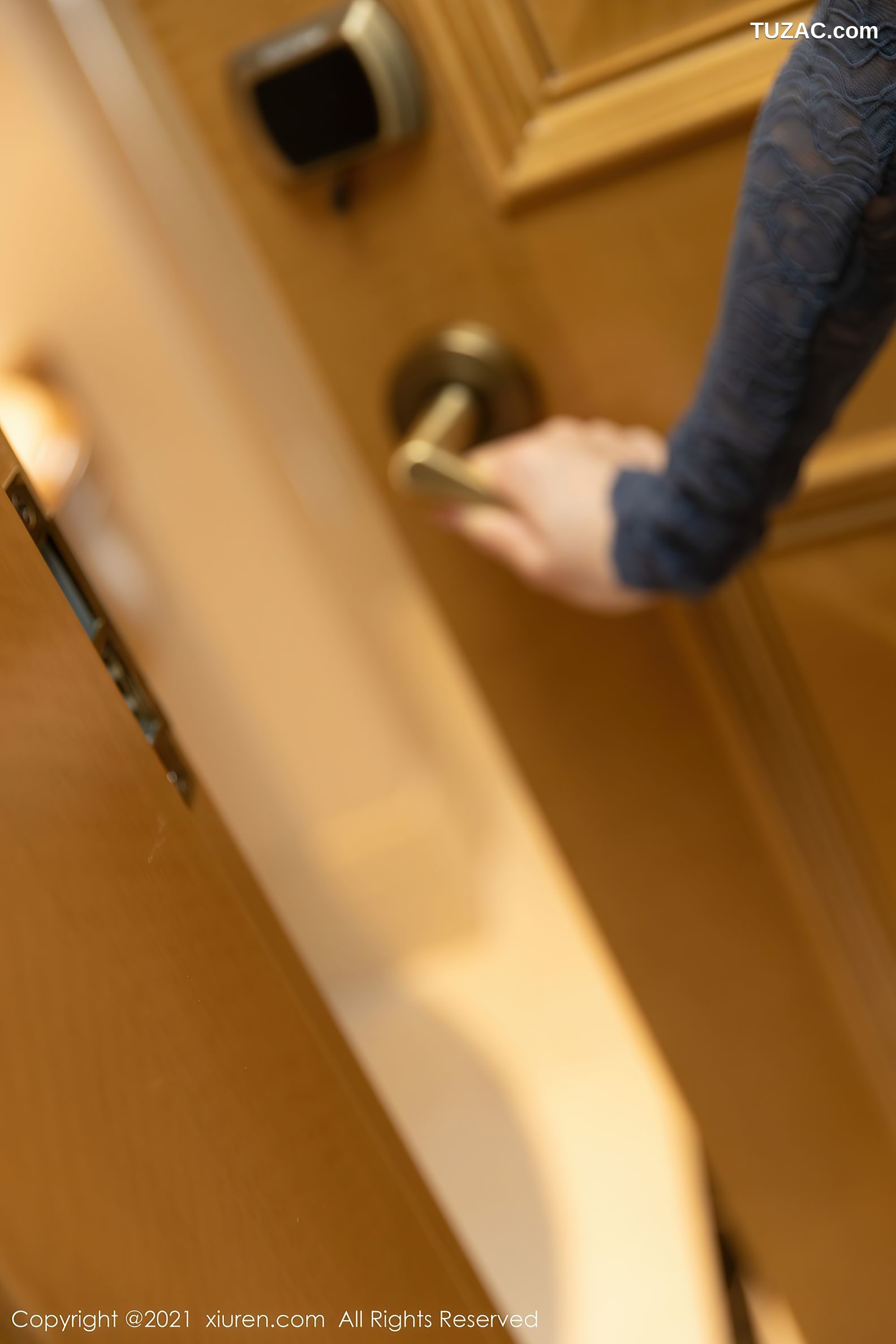 XiuRen秀人网-3301-周于希Sandy-厦门旅拍-看房剧情主题黑丝魅惑-2021.04.13