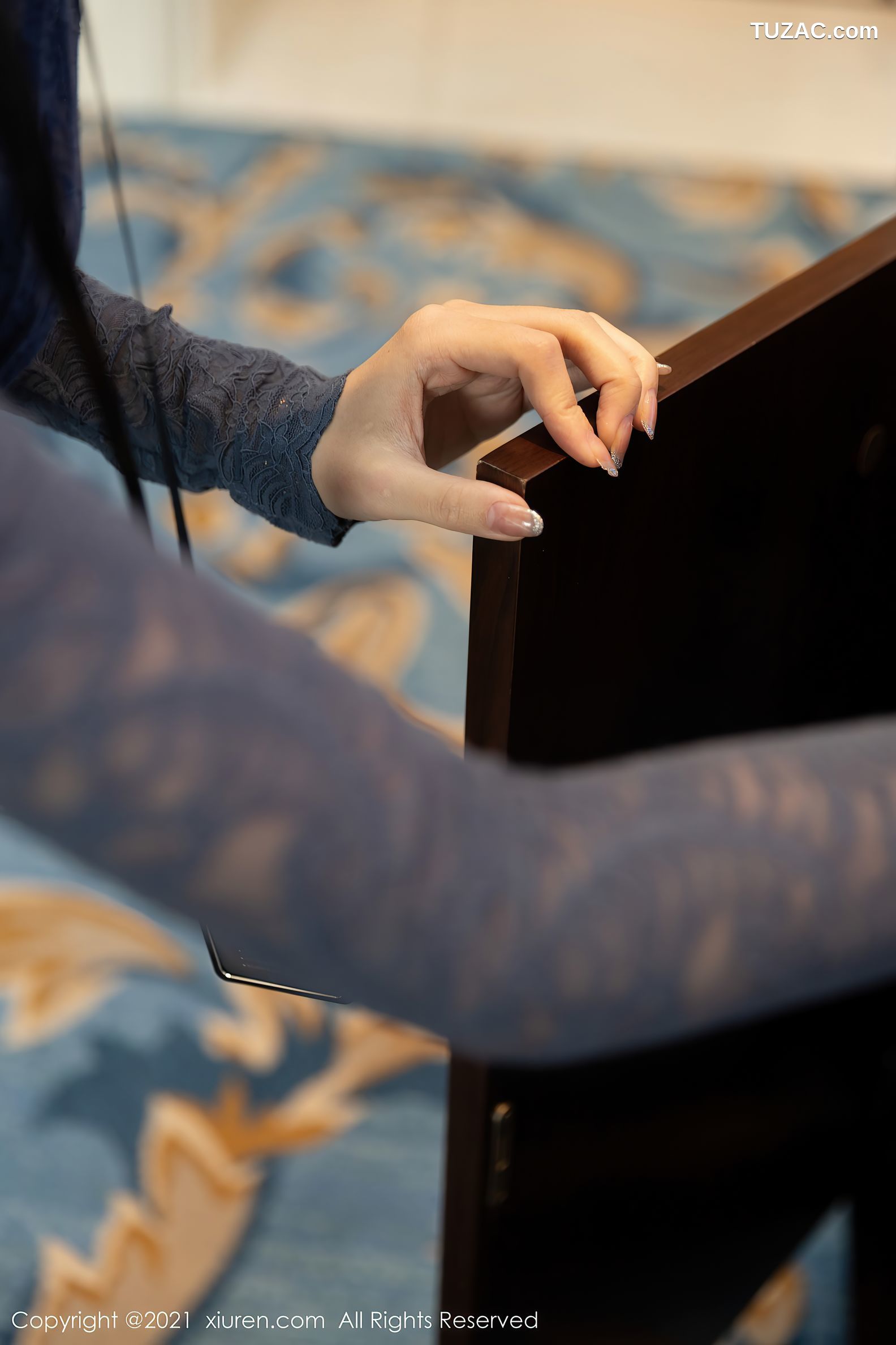 XiuRen秀人网-3301-周于希Sandy-厦门旅拍-看房剧情主题黑丝魅惑-2021.04.13