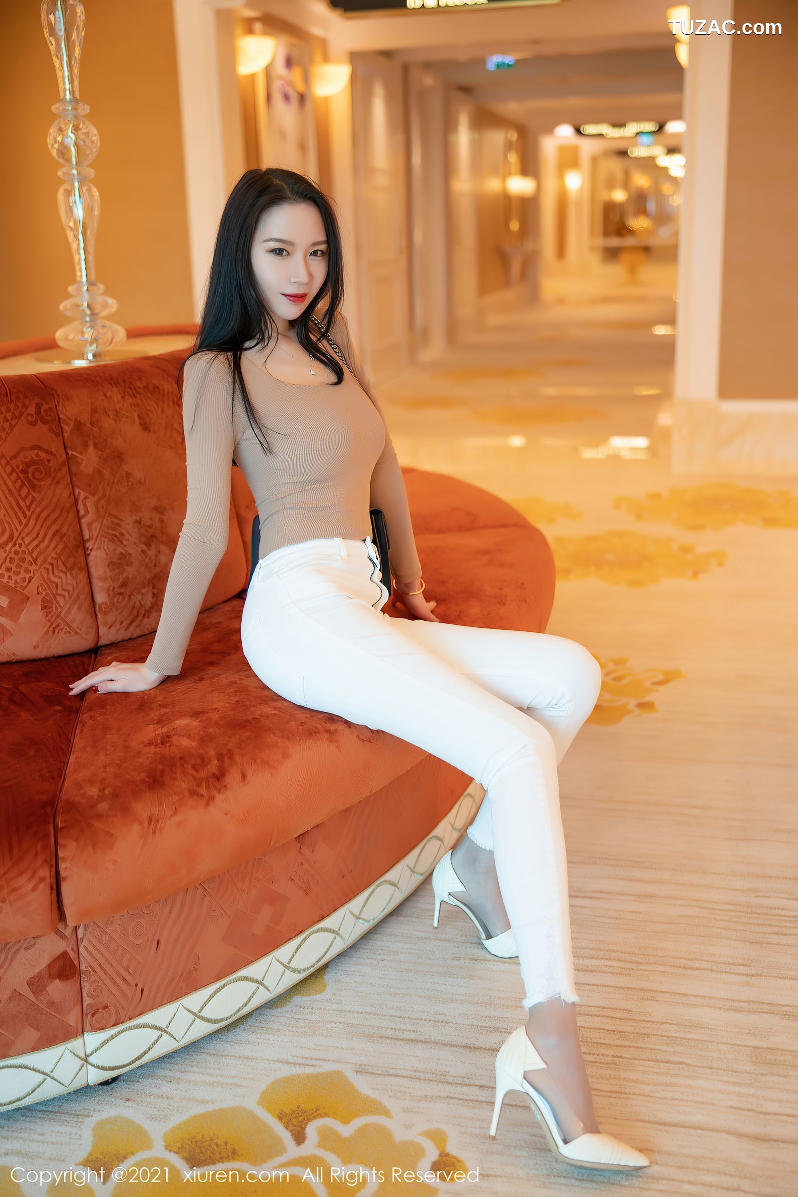 XiuRen秀人网-3303-梦心月-澳门心愿旅拍-紧身牛仔裤肉丝-2021.04.14