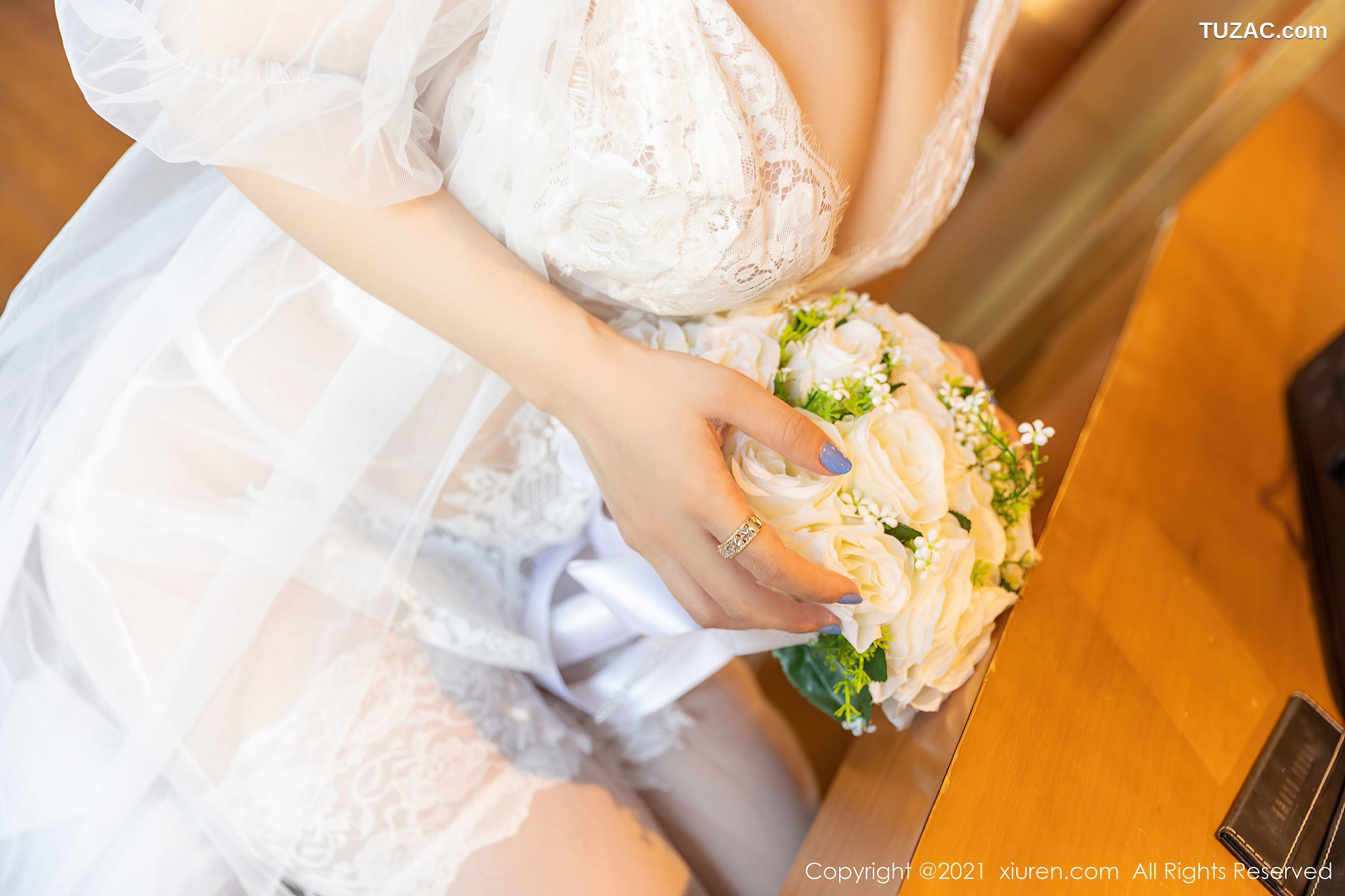 XiuRen秀人网-3337-王雨纯-三亚旅拍-婚纱剧情主题床上豪乳翘臀-2021.04.23