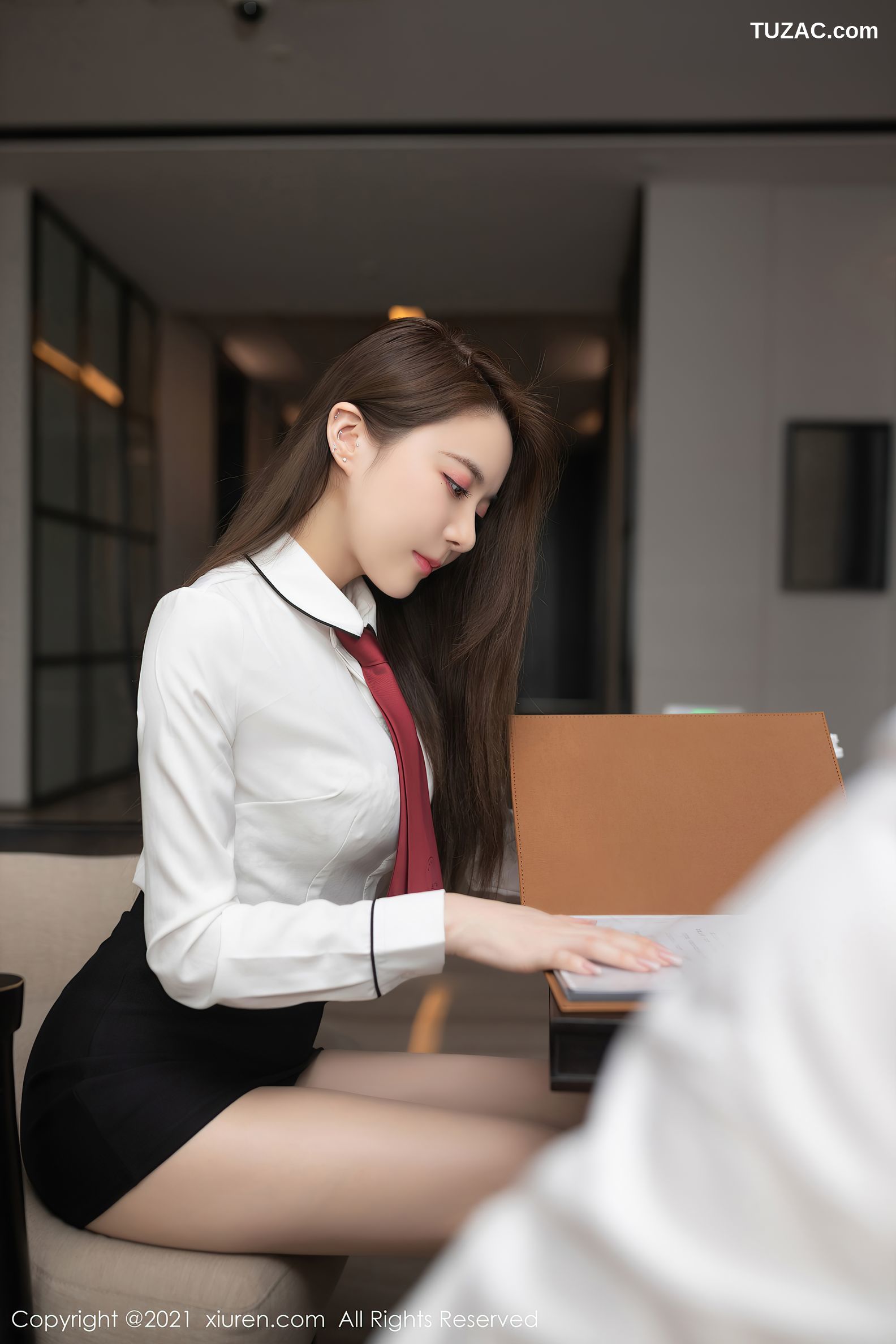 XiuRen秀人网-3339-鱼子酱Fish-成都旅拍-宾馆剧情主题-2021.04.23