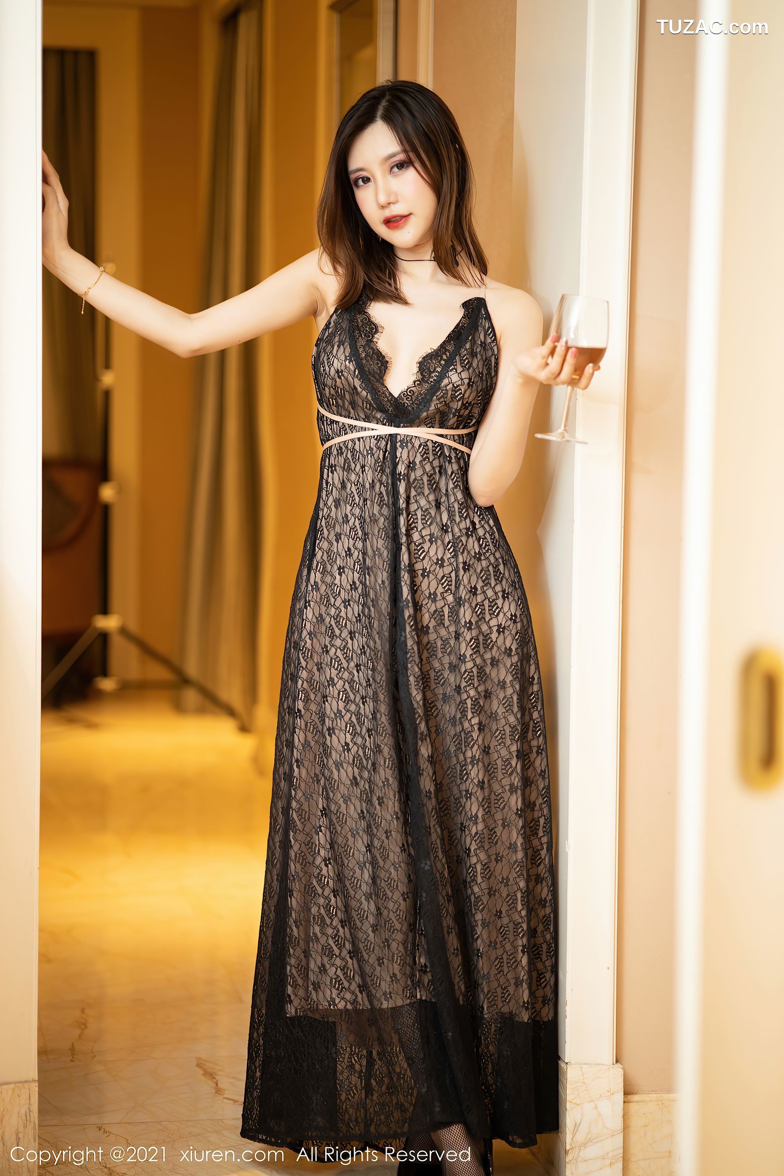 XiuRen秀人网-3349-绮里嘉Carina-心愿旅拍-红色蕾丝内衣黑丝网袜-2021.04.26