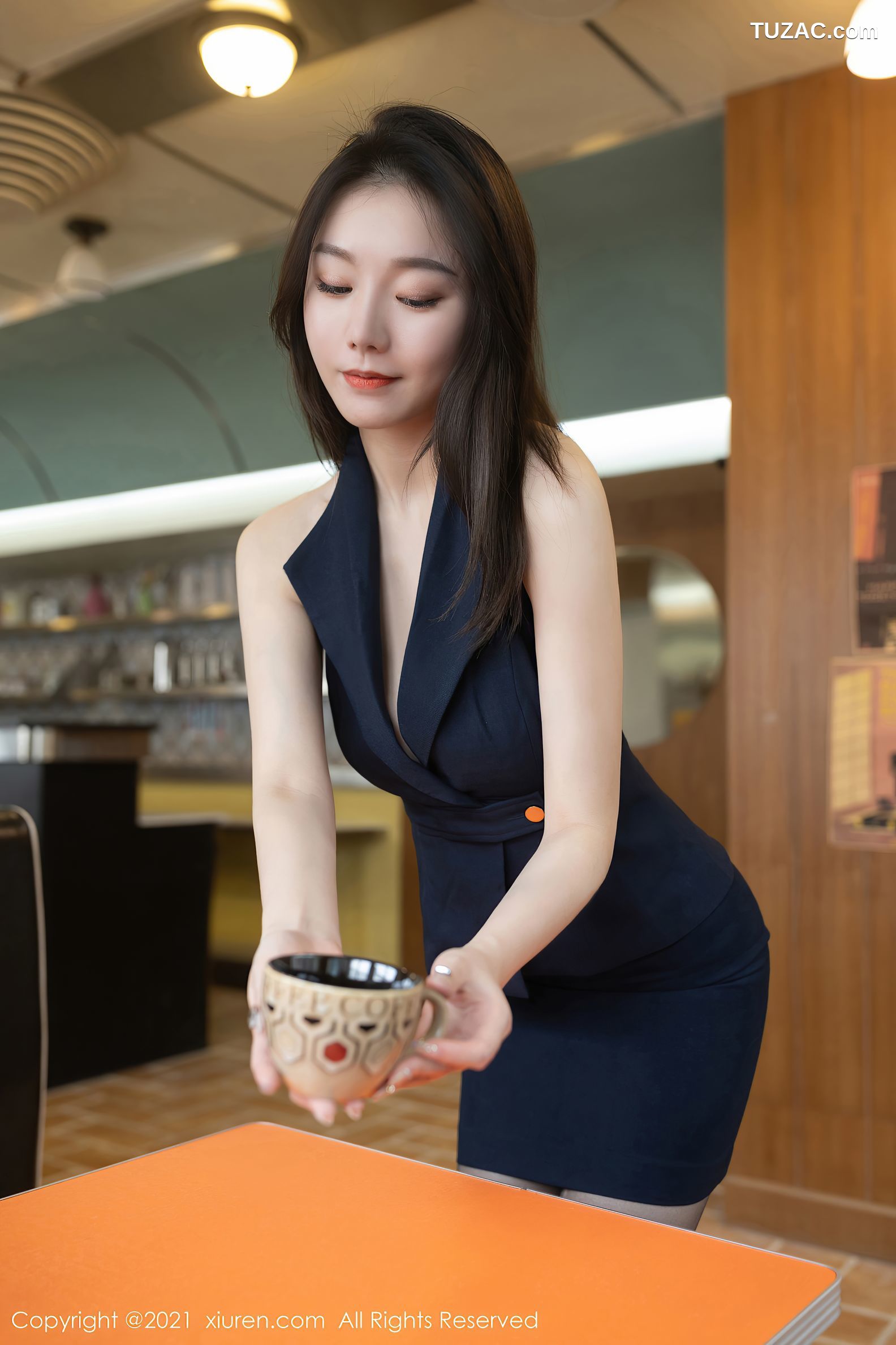 XiuRen秀人网-3358-安然Maleah-成都旅拍餐厅服务员主题短裙-2021.04.27