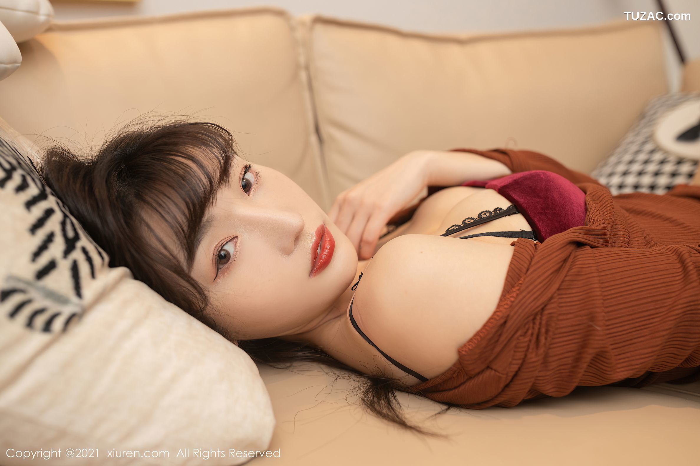 XiuRen秀人网-3362-陆萱萱-成都旅拍-租赁女友见父母主题肉丝-2021.04.28