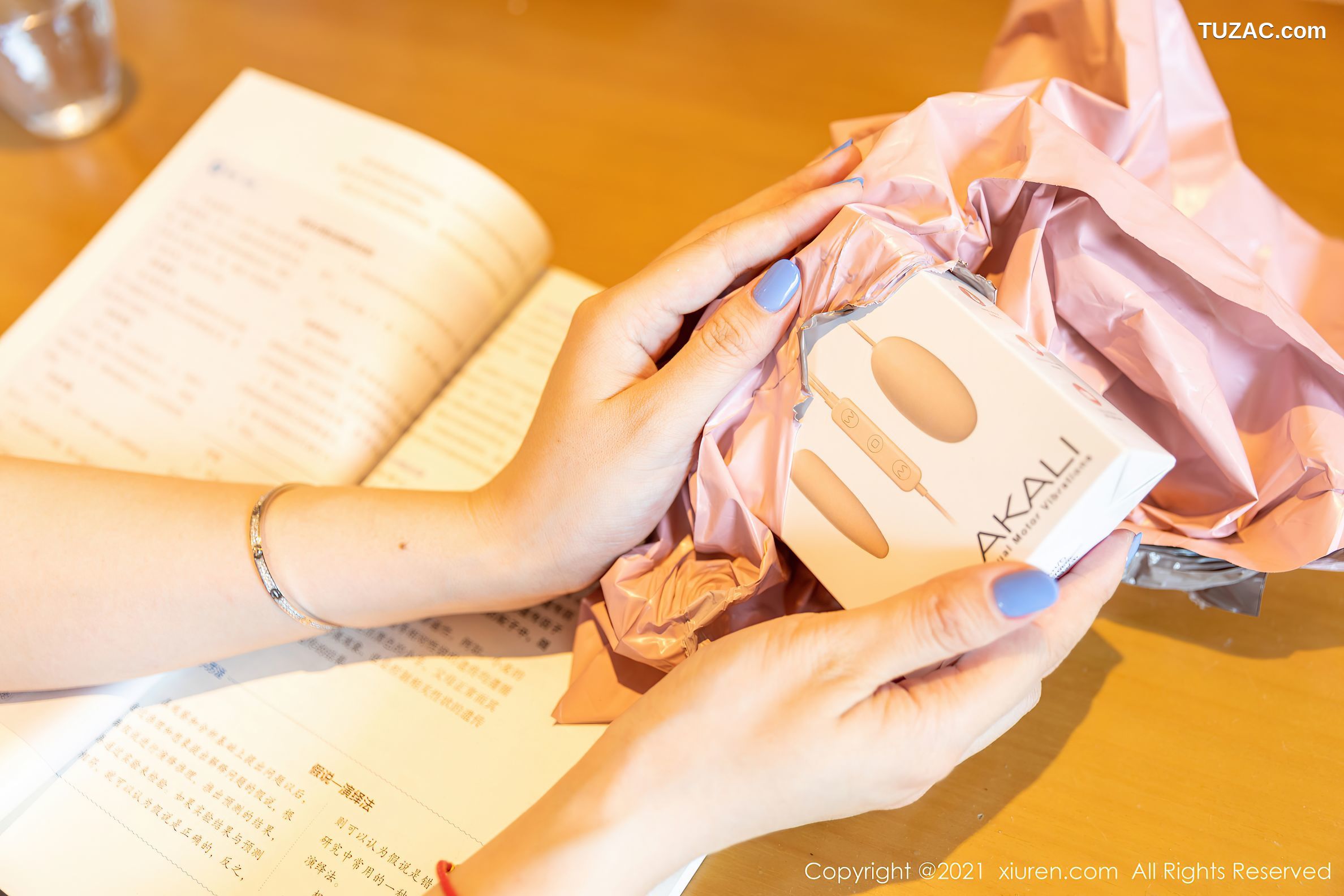 XiuRen秀人网-3366-王雨纯-三亚旅拍-尾随剧情主题性感内衣-2021.04.29