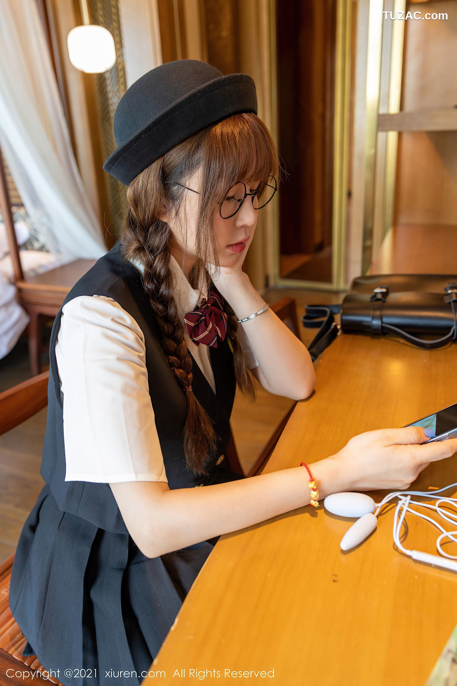 XiuRen秀人网-3366-王雨纯-三亚旅拍-尾随剧情主题性感内衣-2021.04.29