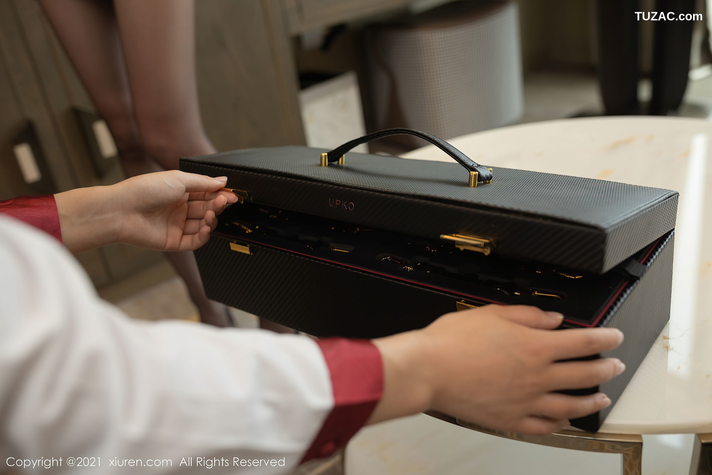 XiuRen秀人网-3371-陆萱萱-唐安琪-空姐闺蜜剧情主题性感姐妹花-2021.04.30