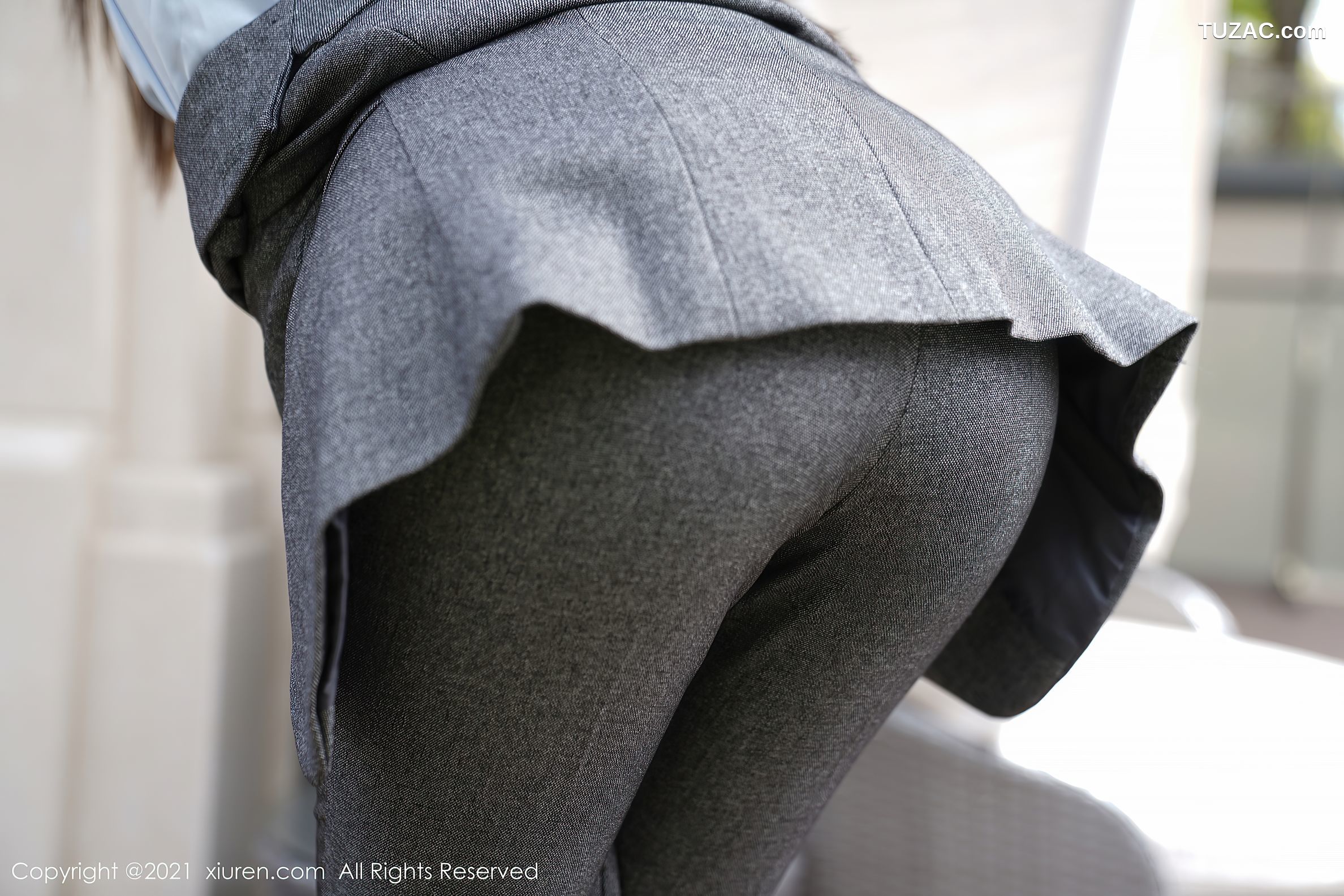 XiuRen秀人网-3390-萌汉药baby-江浙沪旅拍-职场职业装灰丝-2021.05.10