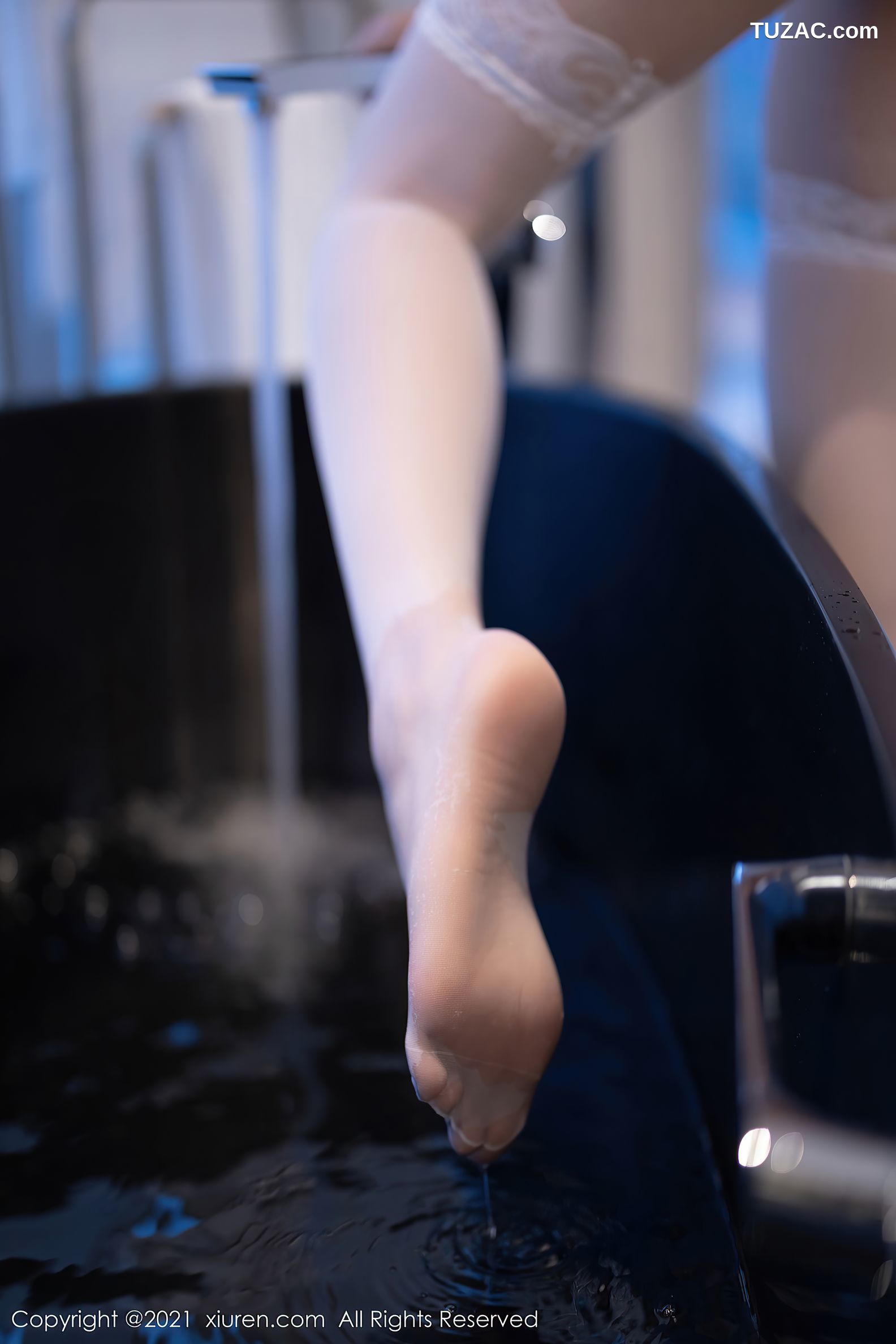 XiuRen秀人网-3472-芝芝Booty-浴室白色蕾丝情趣内衣牛奶浴-2021.05.27