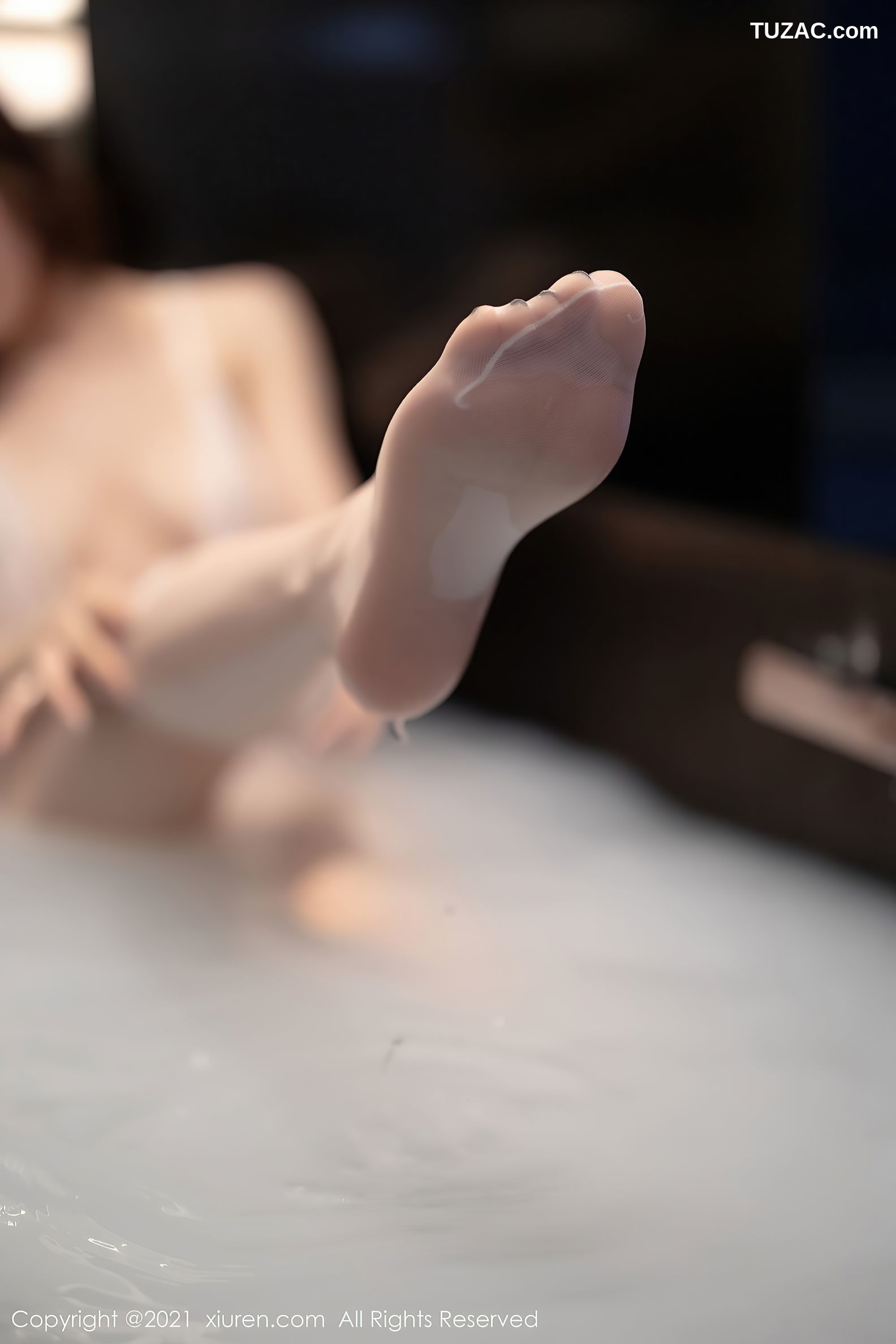 XiuRen秀人网-3472-芝芝Booty-浴室白色蕾丝情趣内衣牛奶浴-2021.05.27