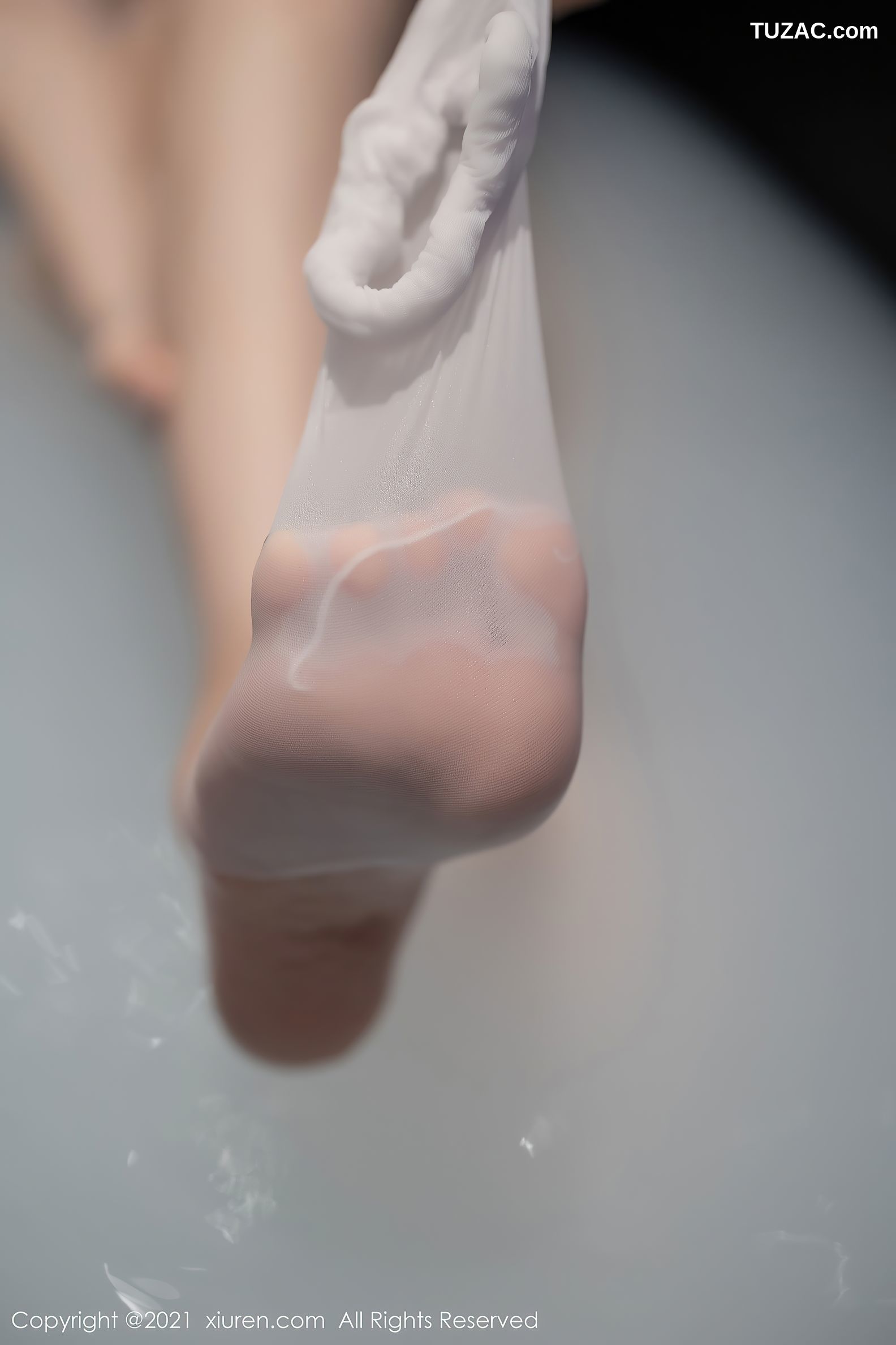 XiuRen秀人网-3472-芝芝Booty-浴室白色蕾丝情趣内衣牛奶浴-2021.05.27