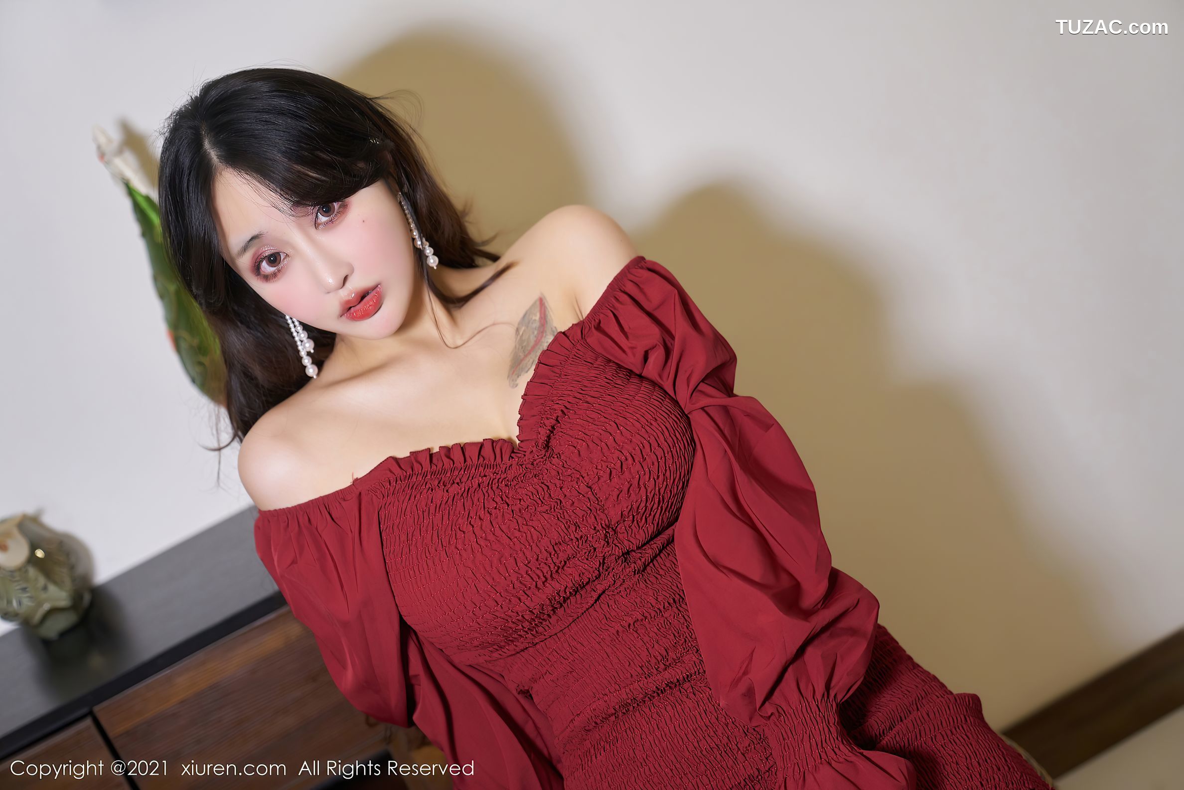 XiuRen秀人网-3476-林子欣Freya-心愿旅拍-深V抹胸短裙黑丝-2021.05.28