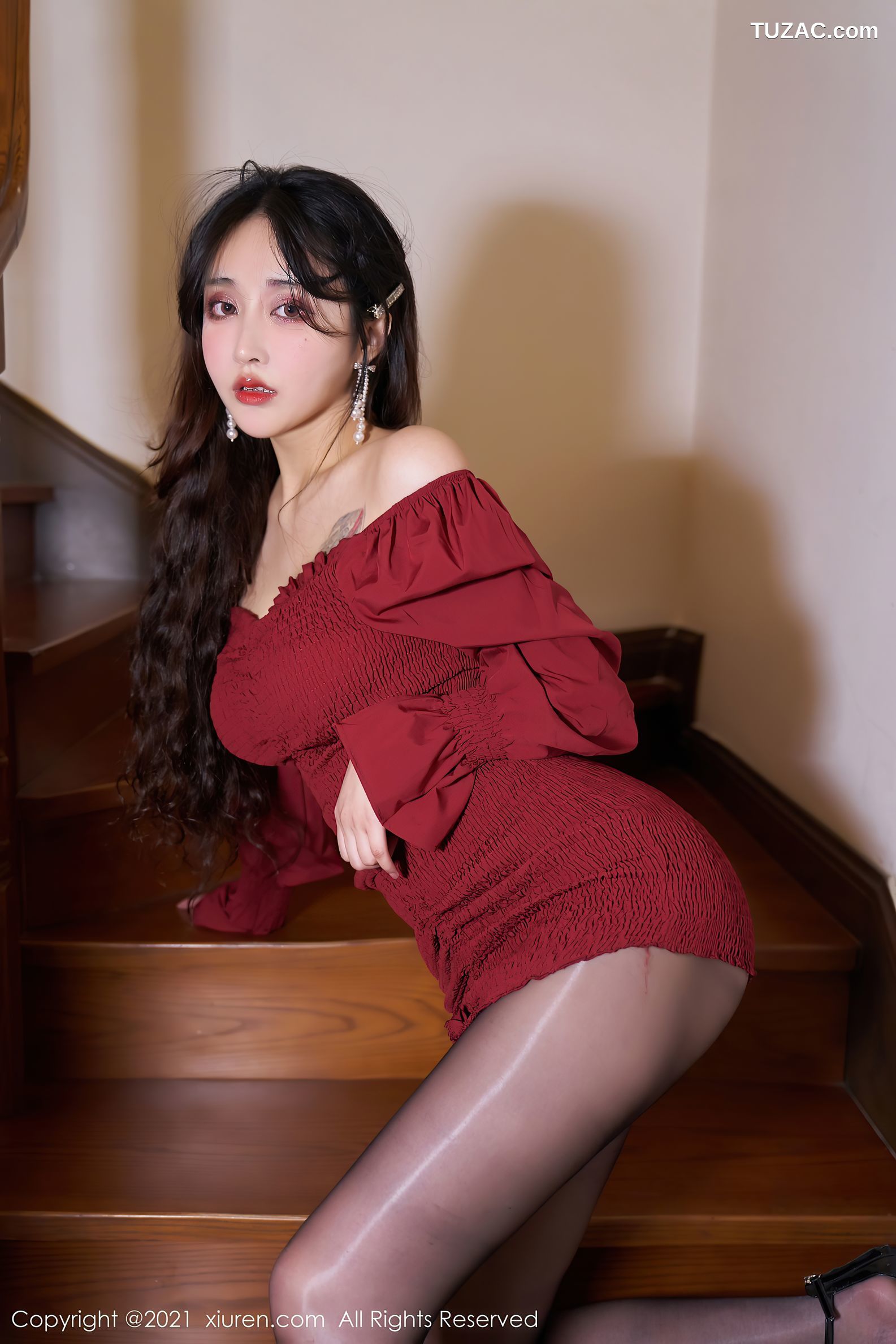 XiuRen秀人网-3476-林子欣Freya-心愿旅拍-深V抹胸短裙黑丝-2021.05.28
