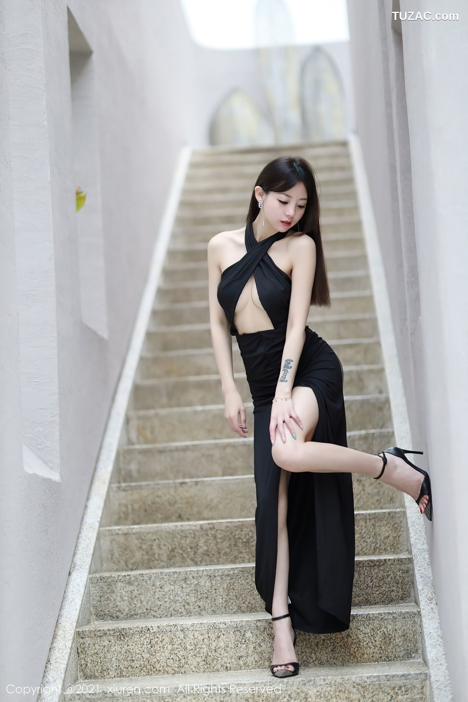 XiuRen秀人网-3487-佘贝拉bella-西双版纳旅拍-黑色典雅真空连衣裙-2021.06.01
