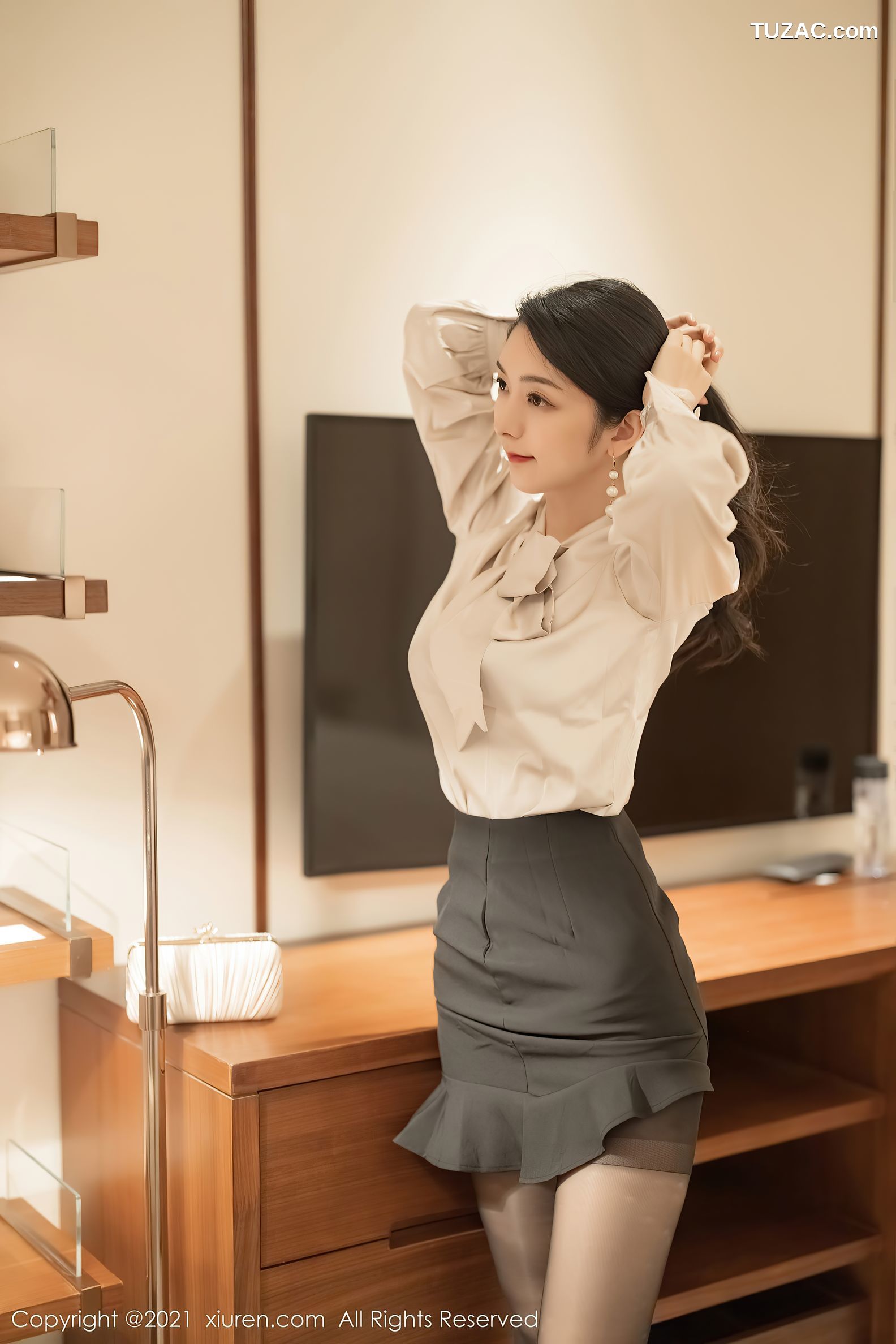 XiuRen秀人网-3488-Angela00-眼镜OL制服短裙超薄黑丝-2021.06.01