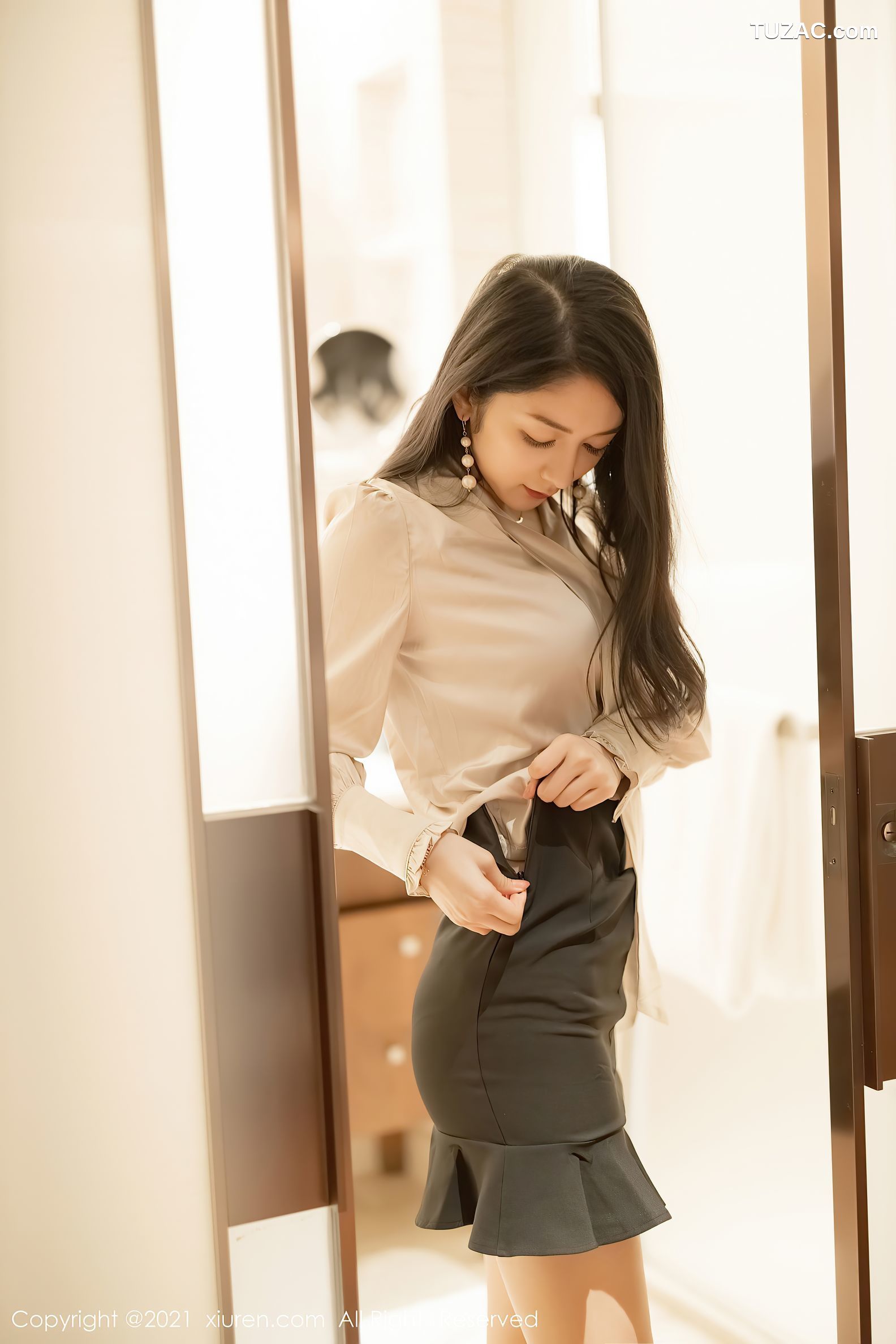 XiuRen秀人网-3488-Angela00-眼镜OL制服短裙超薄黑丝-2021.06.01