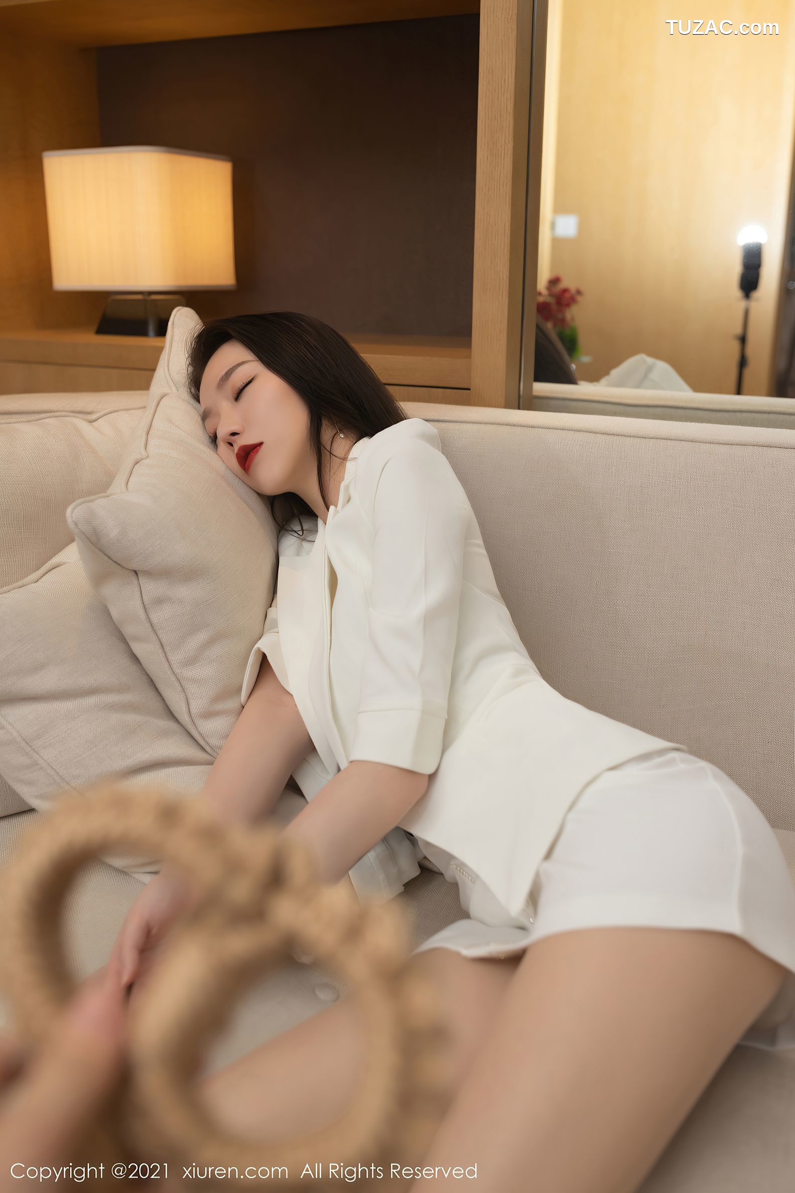 XiuRen秀人网-3498-安然Maleah-成都旅拍-职场OL主题肉丝-2021.06.02