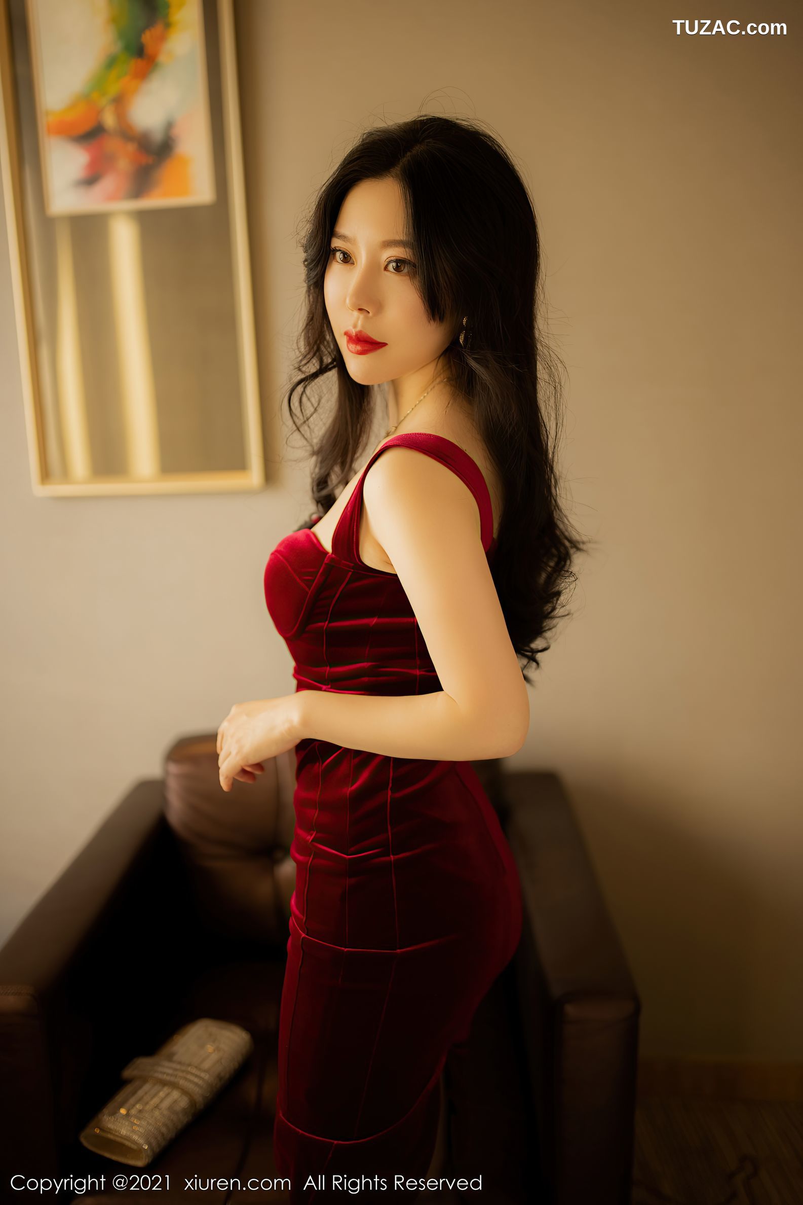 XiuRen秀人网-3515-白茹雪Abby-典雅红色吊带裙黑丝裤袜-2021.06.08