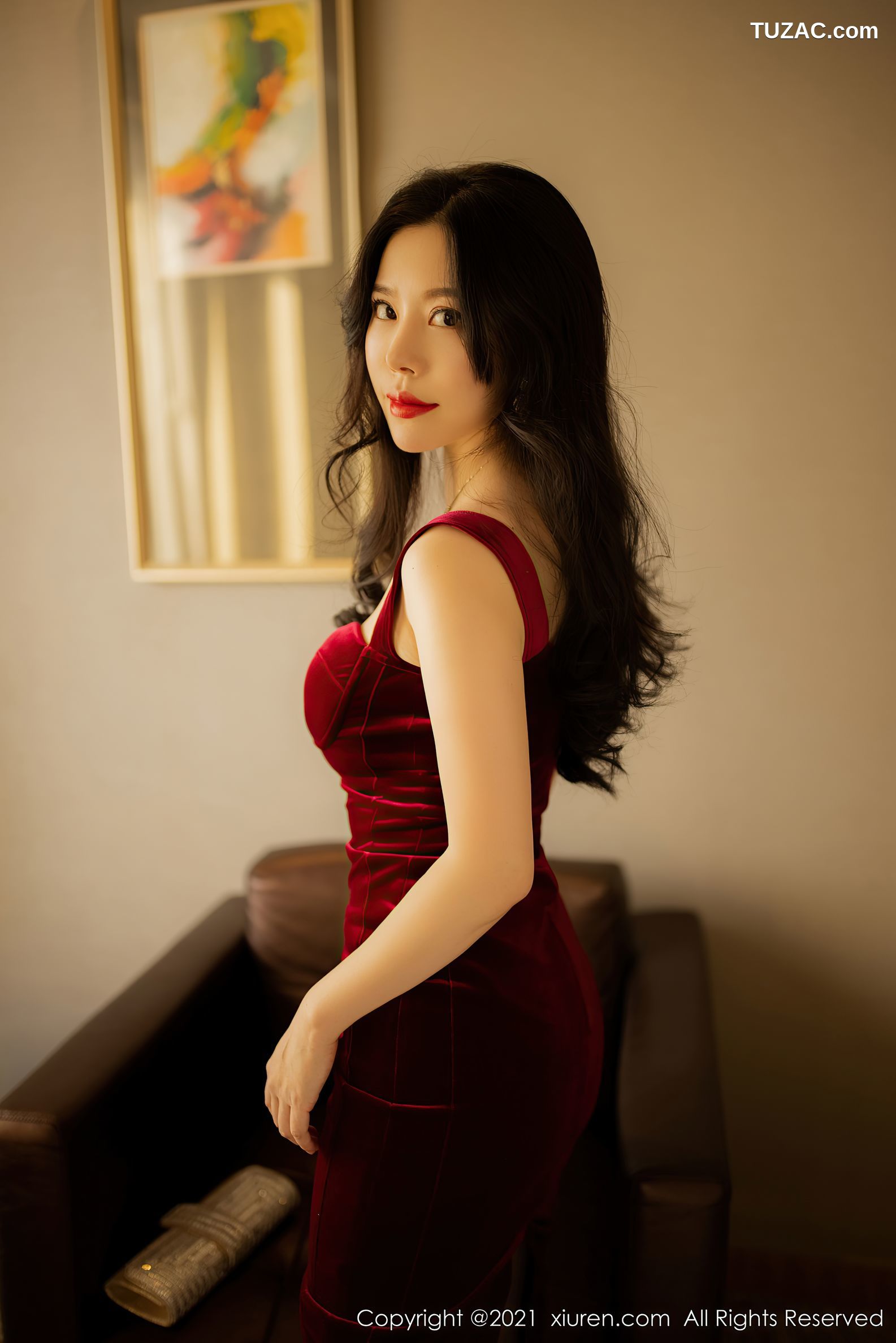 XiuRen秀人网-3515-白茹雪Abby-典雅红色吊带裙黑丝裤袜-2021.06.08