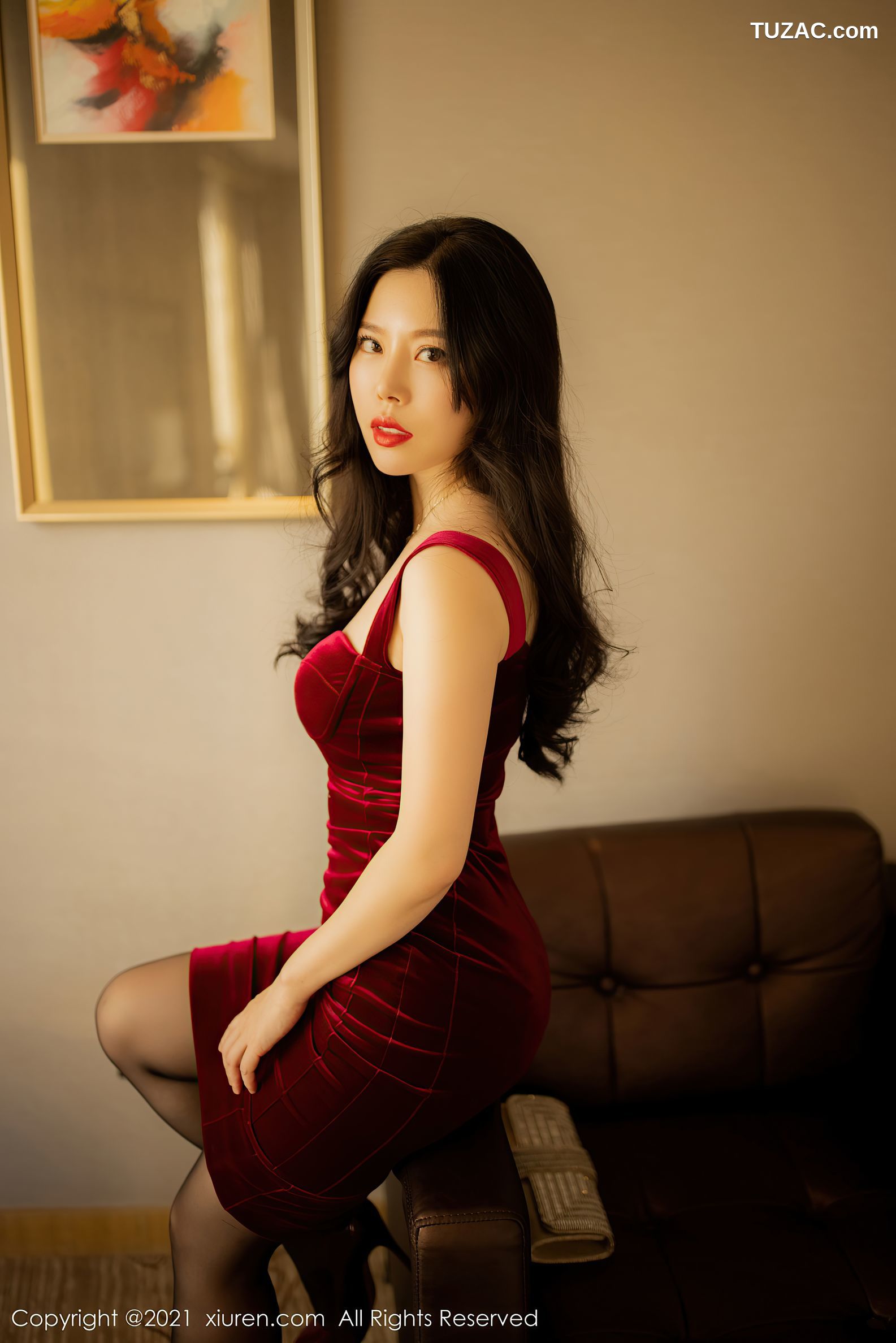 XiuRen秀人网-3515-白茹雪Abby-典雅红色吊带裙黑丝裤袜-2021.06.08
