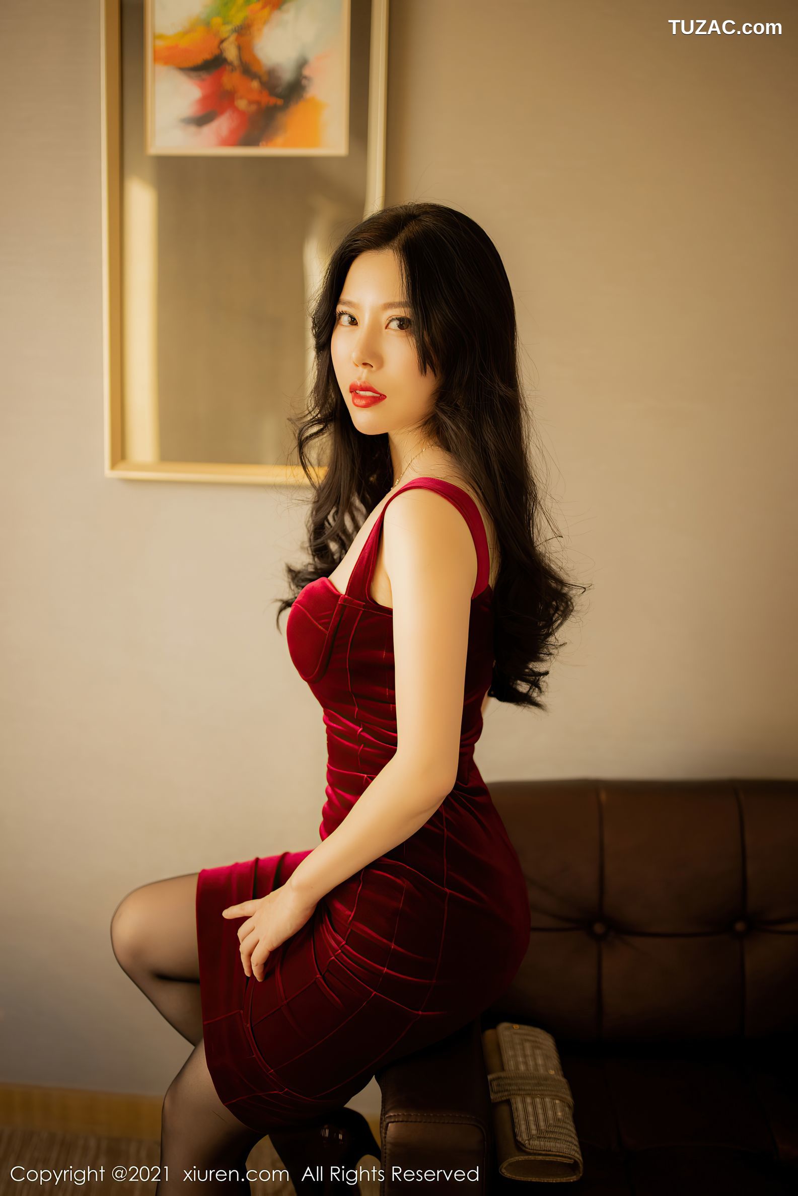 XiuRen秀人网-3515-白茹雪Abby-典雅红色吊带裙黑丝裤袜-2021.06.08