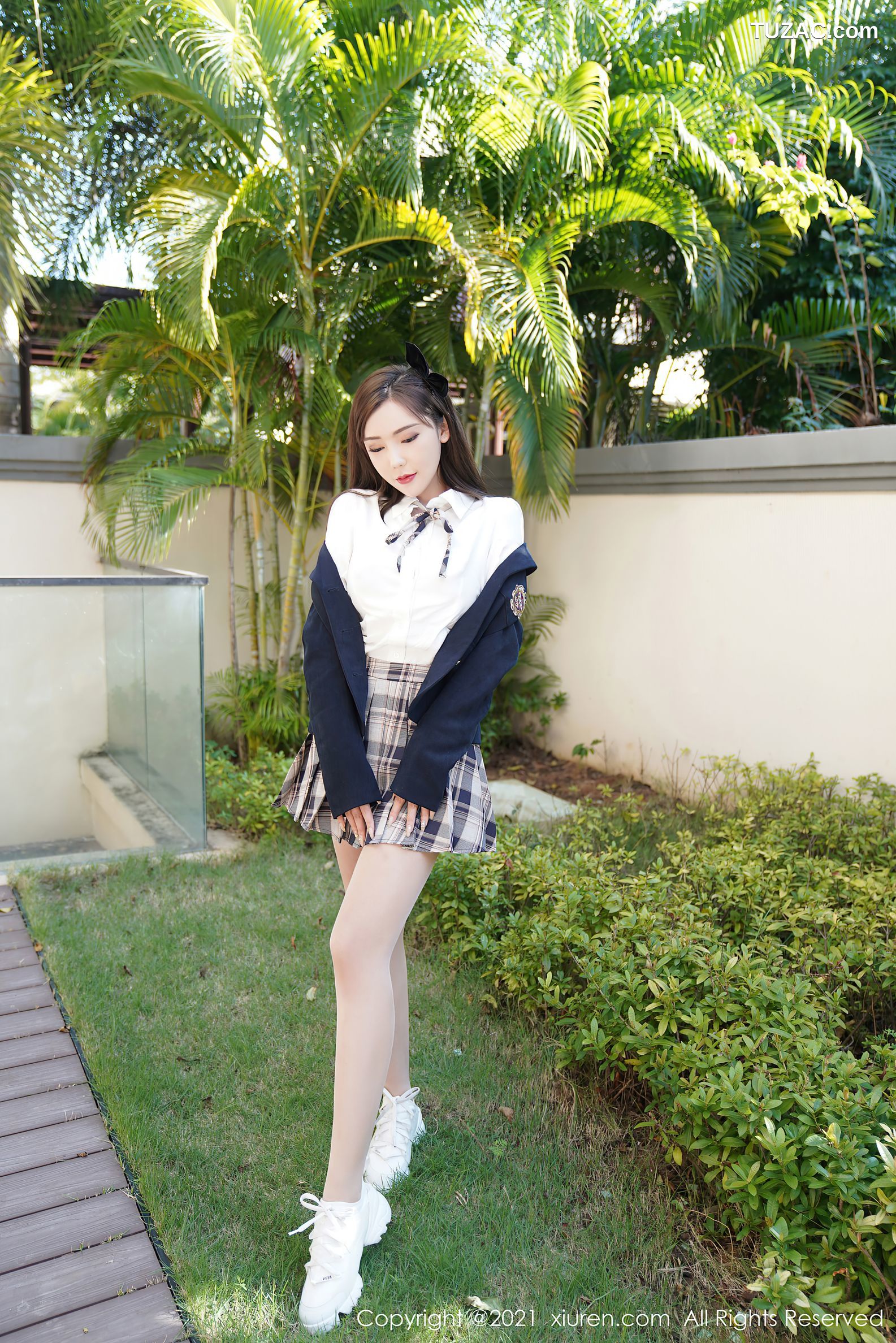 XiuRen秀人网-3523-萌汉药Baby-北京旅拍-JK制服主题肉丝-2021.06.09