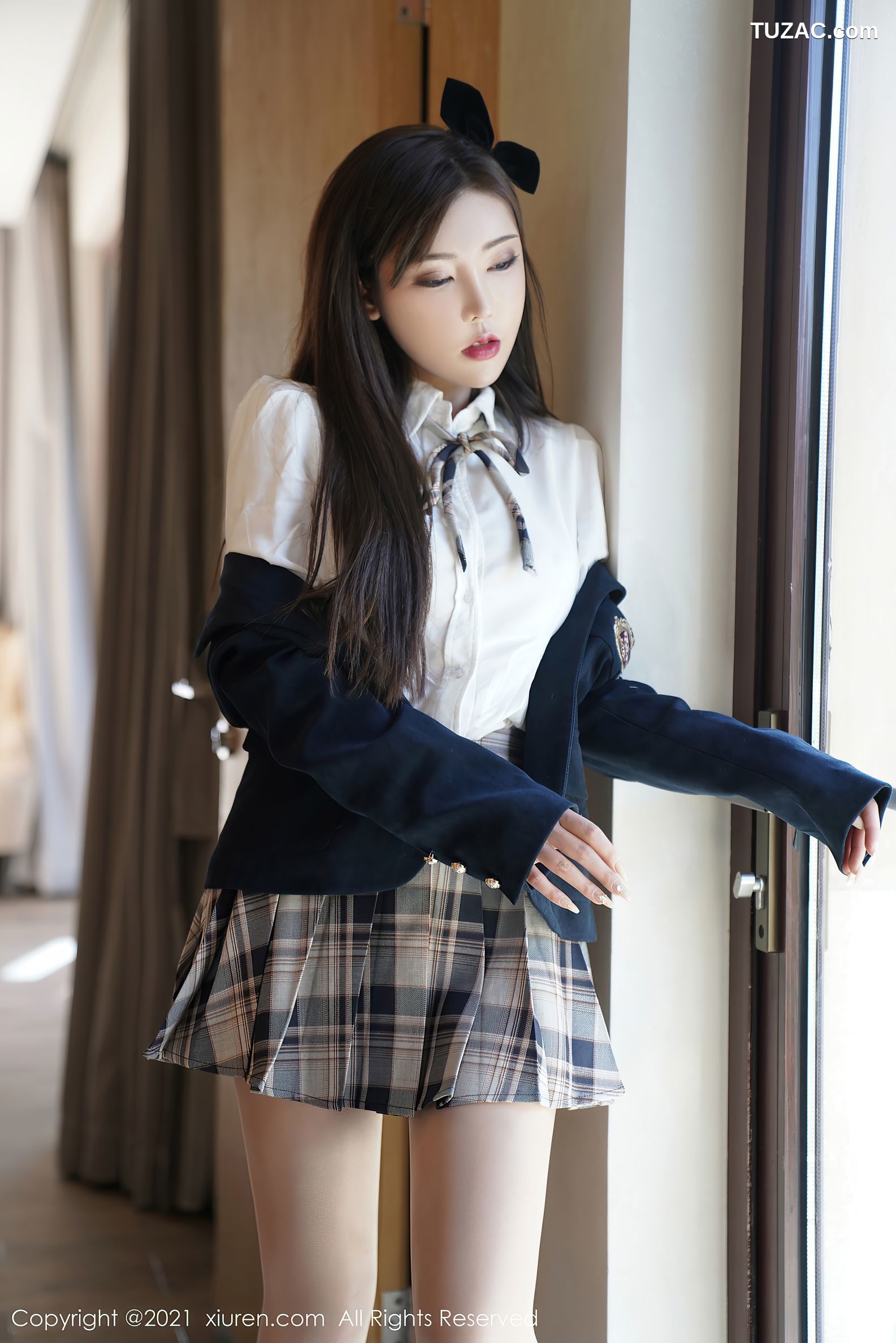 XiuRen秀人网-3523-萌汉药Baby-北京旅拍-JK制服主题肉丝-2021.06.09