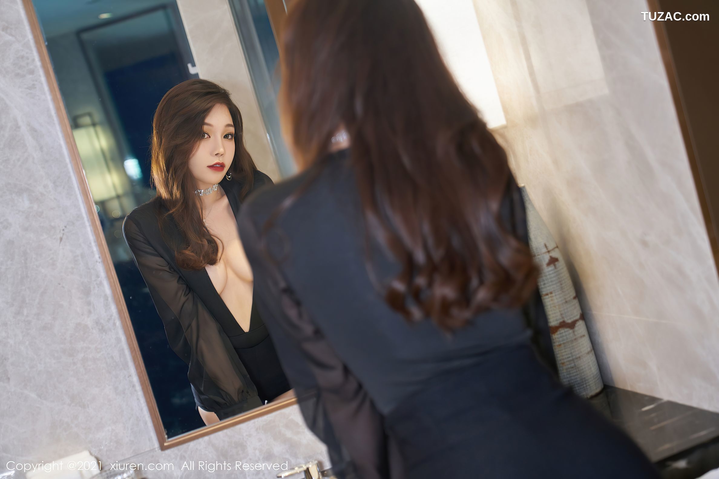 XiuRen秀人网-3524-芝芝Booty-黑色深V连体衣闪亮肉丝-2021.06.09