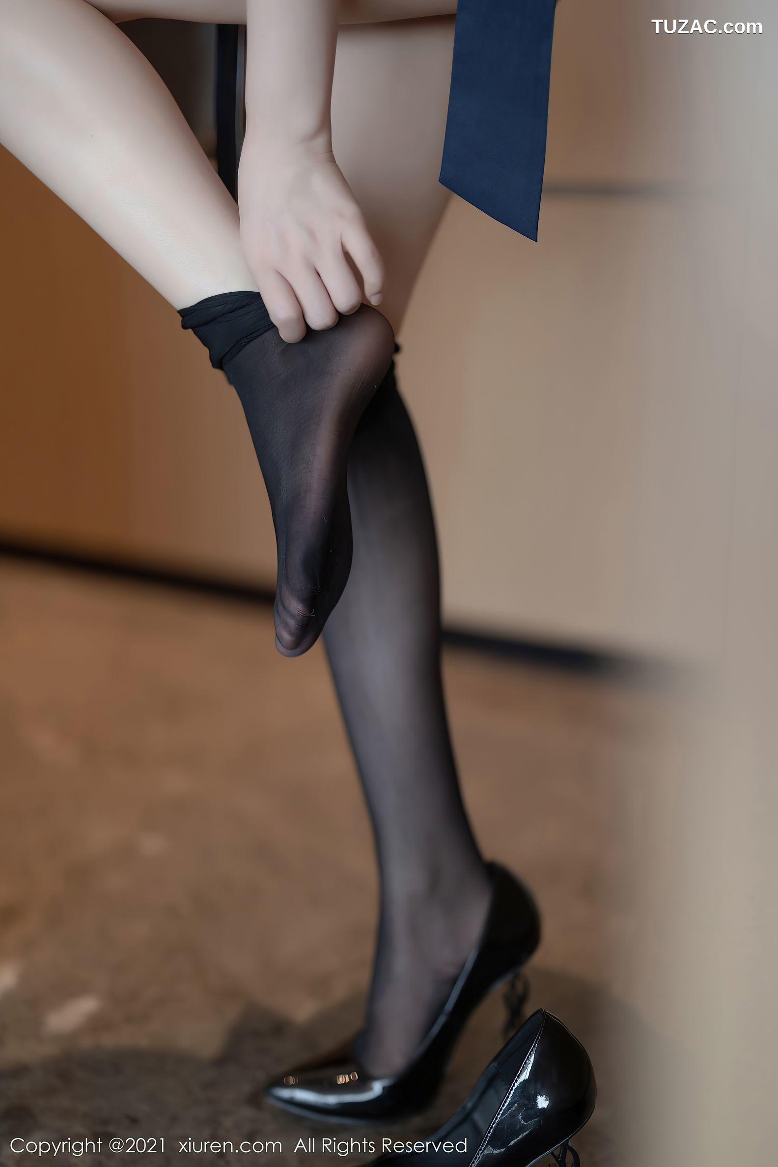 XiuRen秀人网-3525-Cherry绯月樱-江浙沪旅拍-黑短裙黑丝-2021.06.09