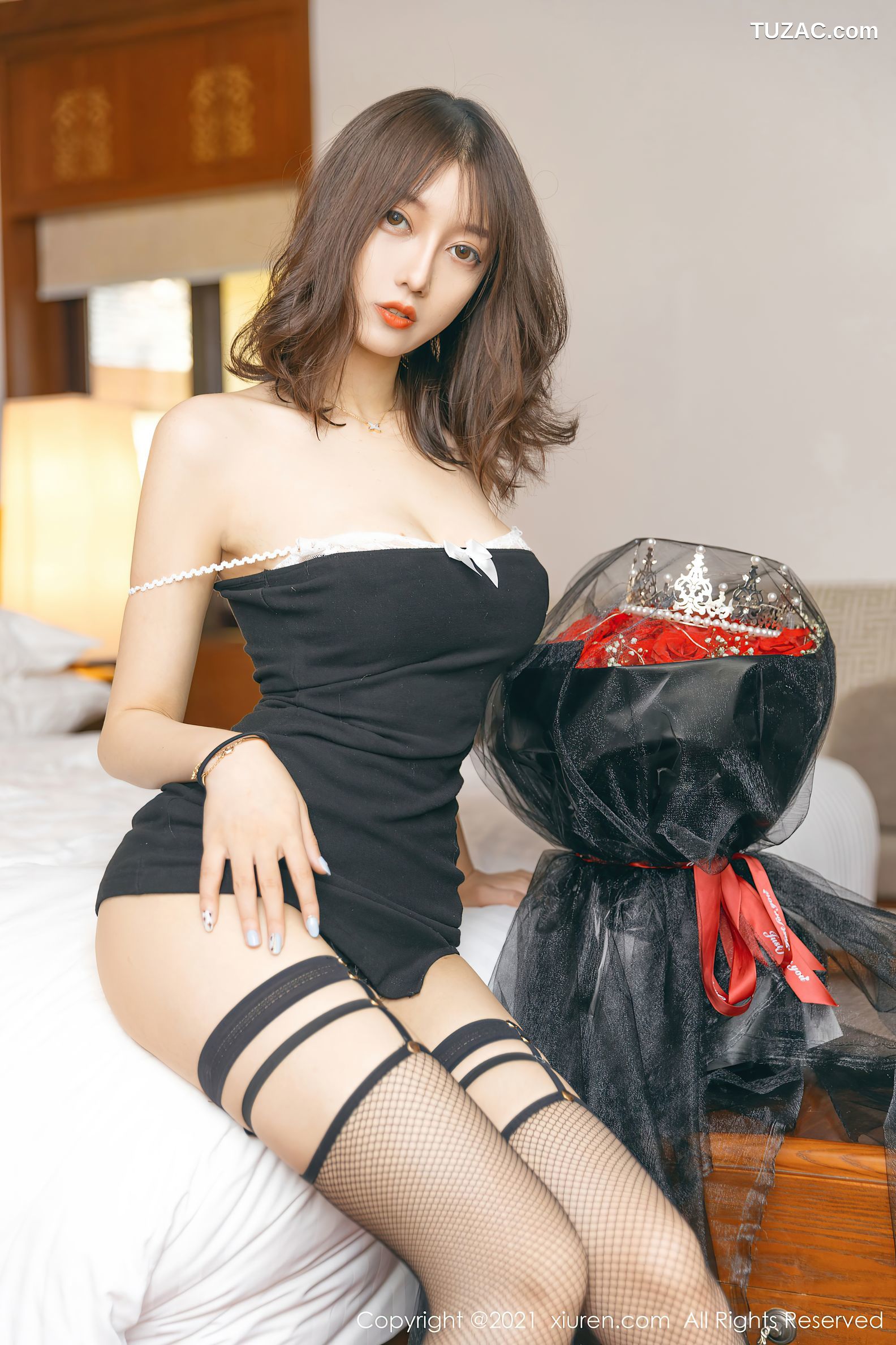 XiuRen秀人网-3536-玥儿玥er-西双版纳旅拍-鲜花与美人主题-2021.06.11